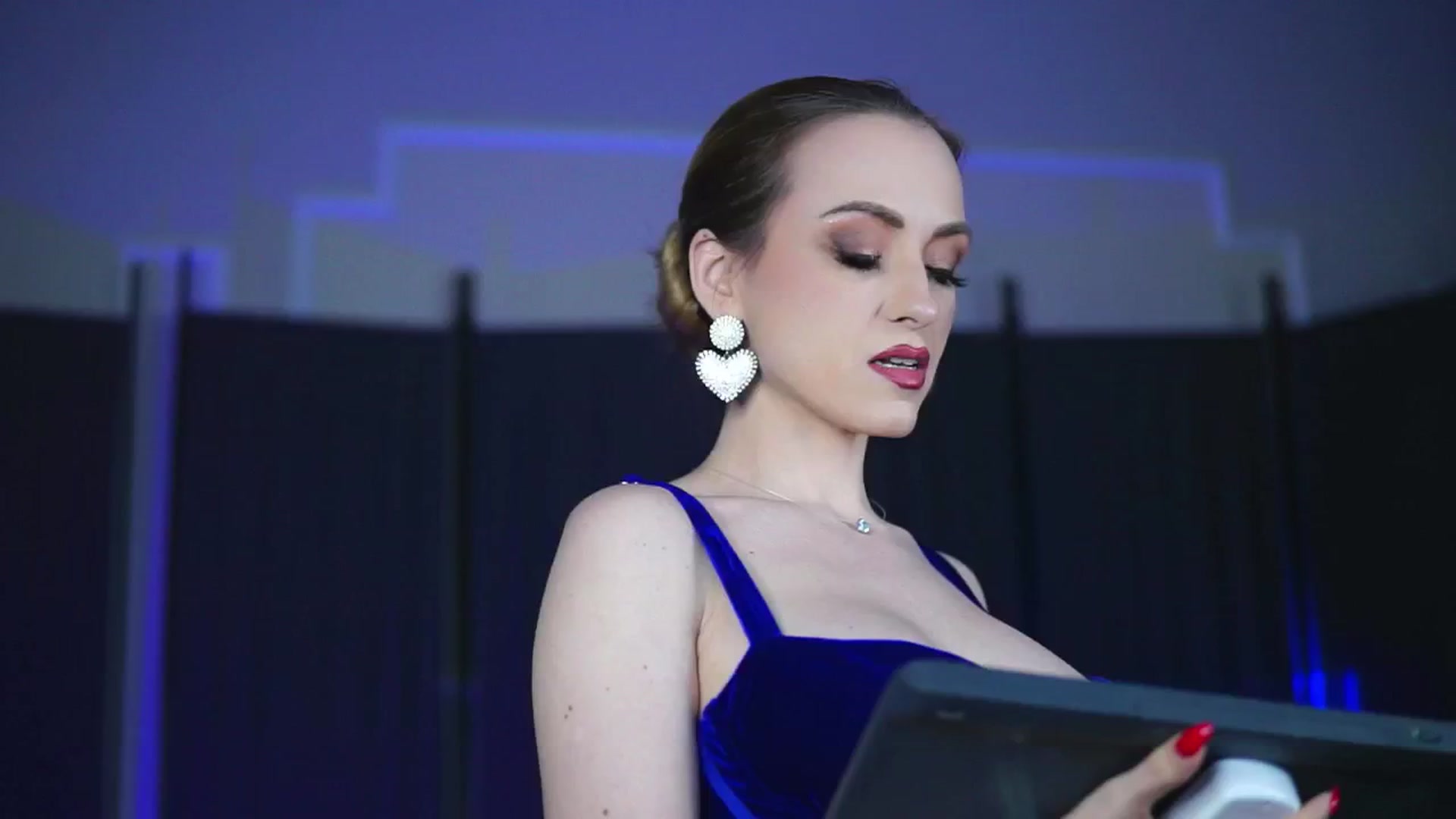 Gallery image thumbnail from LisaMoon's myfreecams stream on, 12/09/2024, 17:25 image 1 of 20