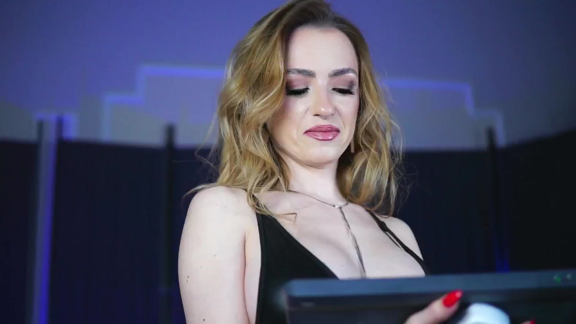 Gallery image thumbnail from LisaMoon's myfreecams stream on, 12/10/2024, 13:33 image 5 of 20