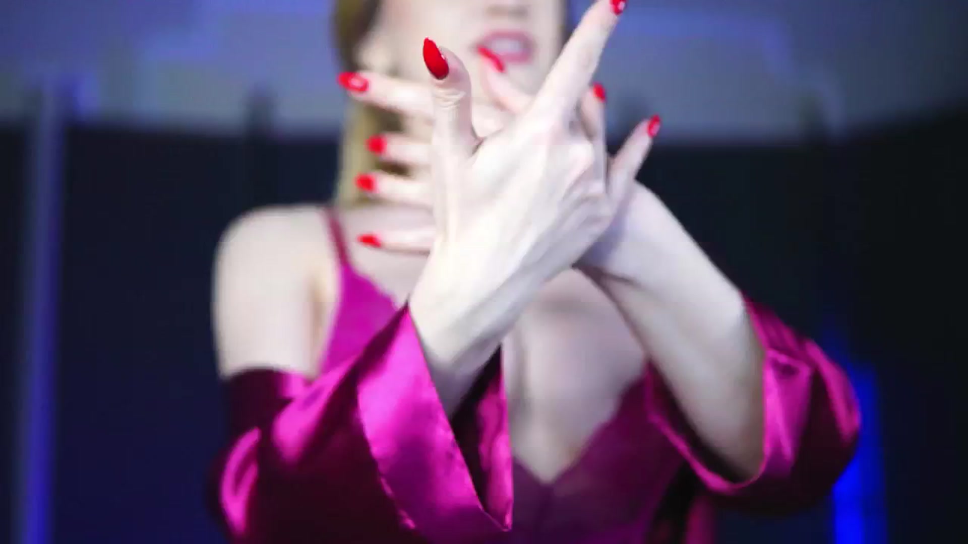 Gallery image thumbnail from LisaMoon's myfreecams stream on, 12/12/2024, 18:15 image 16 of 20