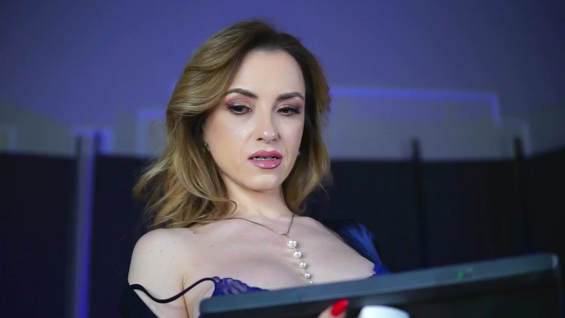 Gallery image thumbnail from LisaMoon's myfreecams stream on, 12/15/2024, 22:02 image 1 of 20
