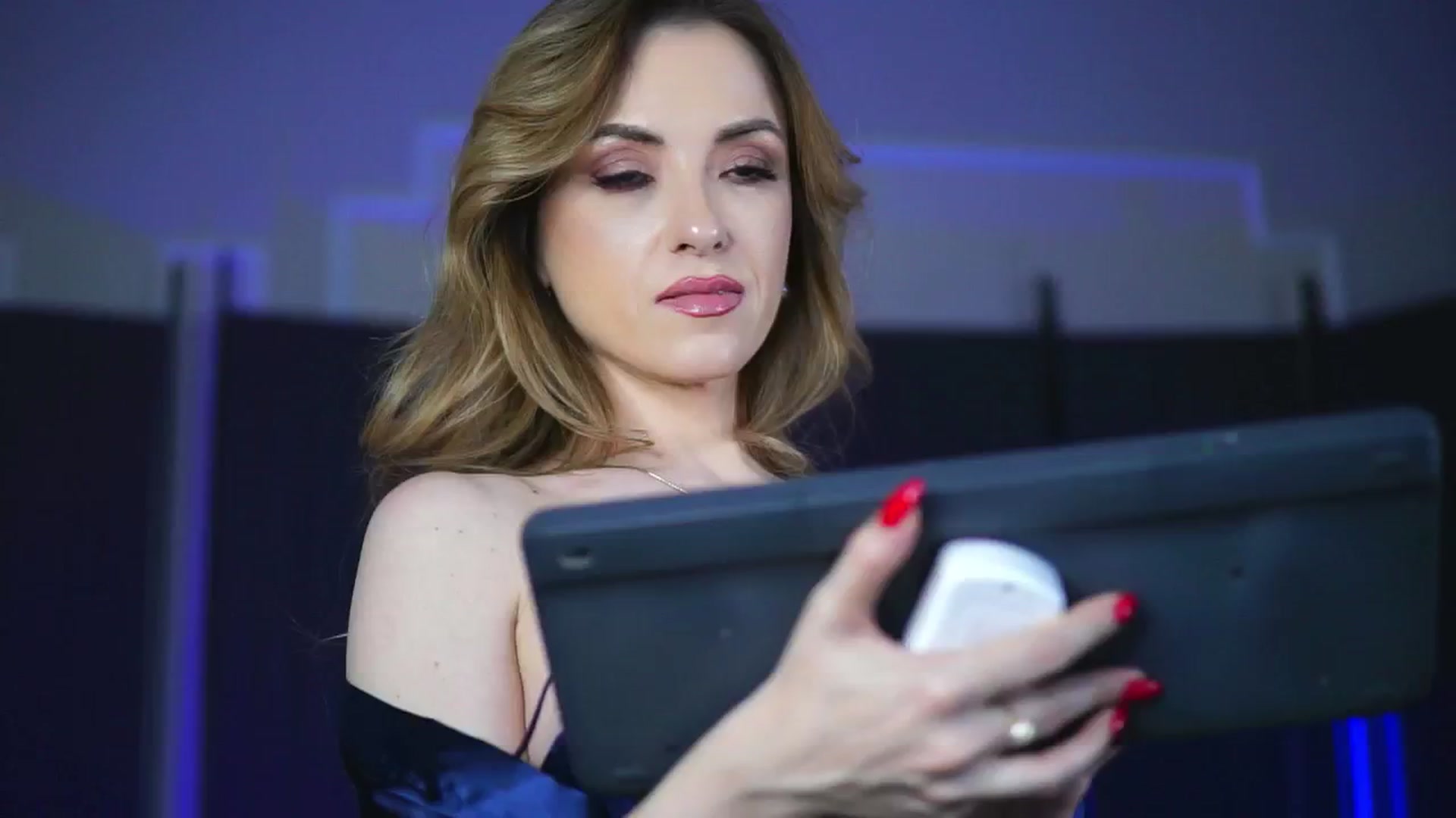 Gallery image thumbnail from LisaMoon's myfreecams stream on, 12/15/2024, 22:02 image 3 of 20