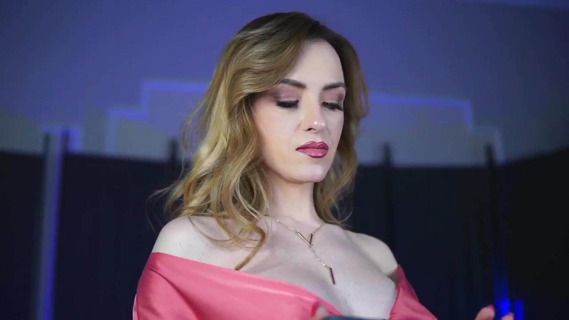 Gallery image thumbnail from LisaMoon's myfreecams stream on, 12/16/2024, 19:04 image 2 of 20