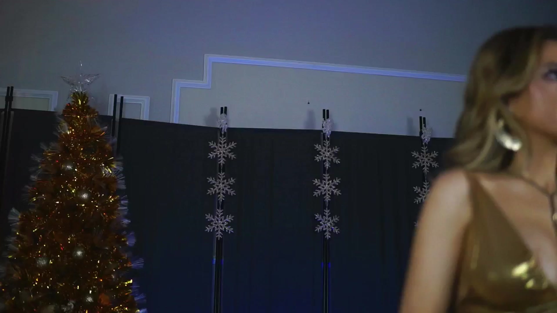Gallery image thumbnail from LisaMoon's myfreecams stream on, 12/22/2024, 19:13 image 18 of 20