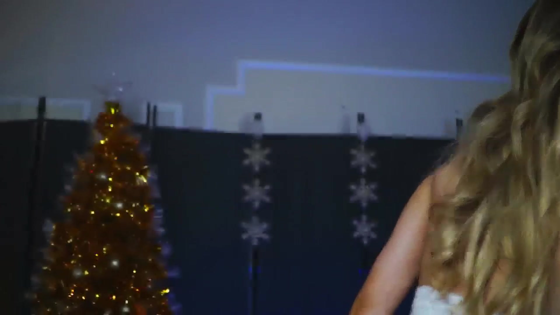Gallery image thumbnail from LisaMoon's myfreecams stream on, 12/23/2024, 11:47 image 12 of 20