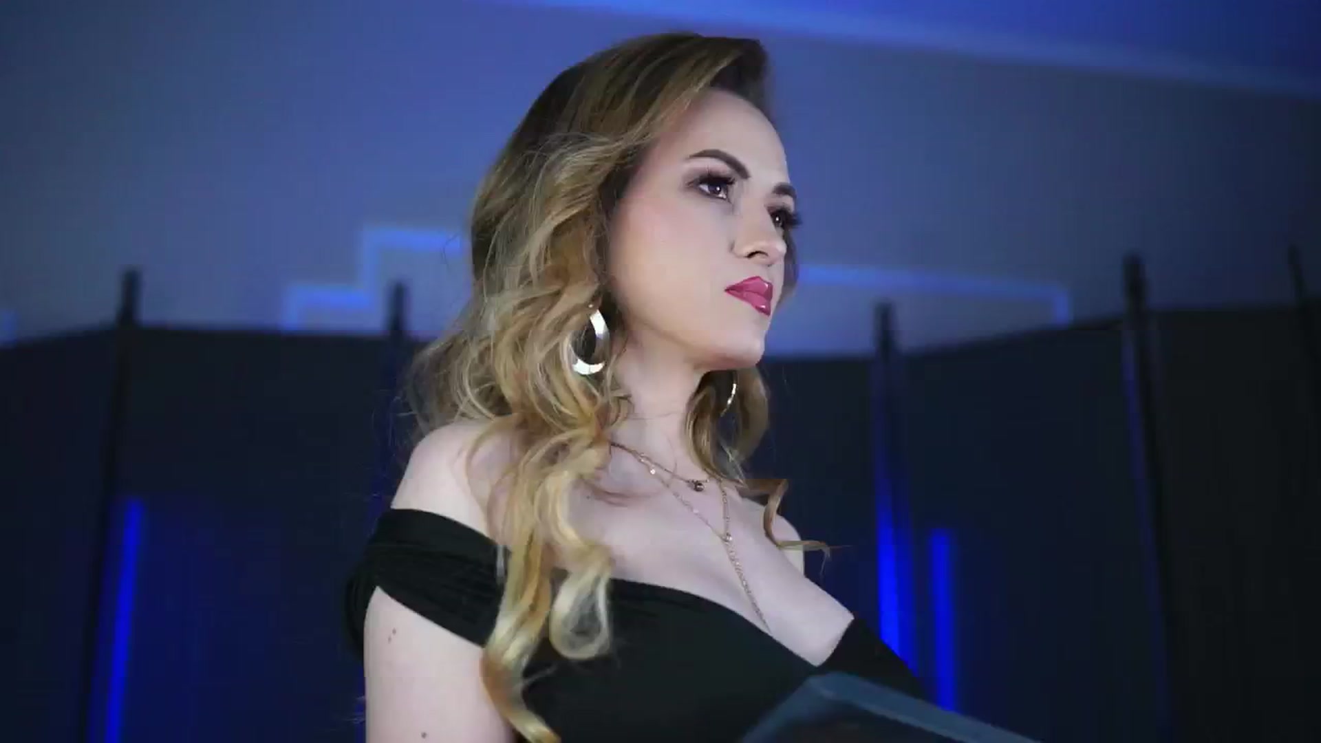 Gallery image thumbnail from LisaMoon's myfreecams stream on, 01/19/2025, 15:16 image 11 of 20