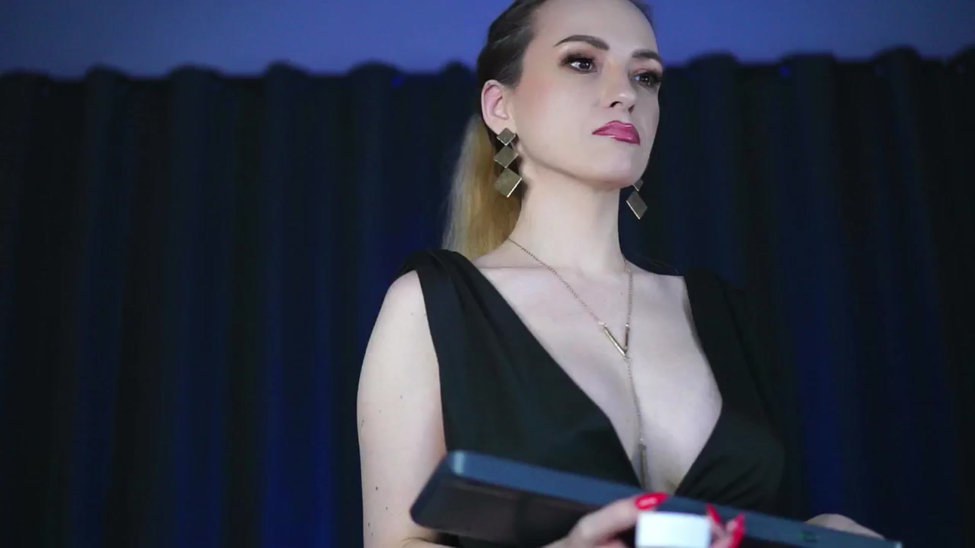 Gallery image thumbnail from LisaMoon's myfreecams stream on, 01/26/2025, 17:42 image 7 of 20