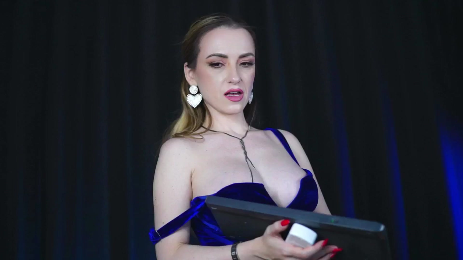 Gallery image thumbnail from LisaMoon's myfreecams stream on, 02/17/2025, 18:57 image 3 of 20