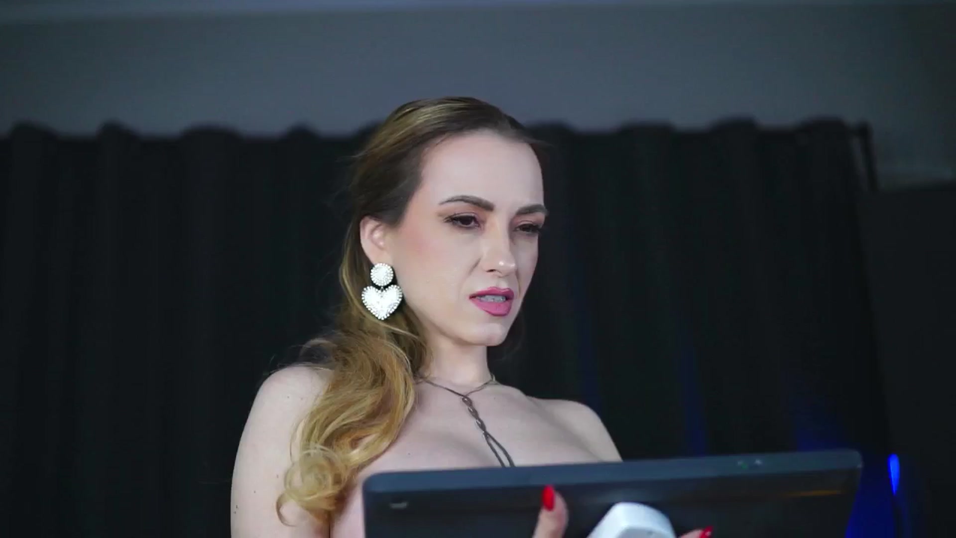 Gallery image thumbnail from LisaMoon's myfreecams stream on, 02/18/2025, 24:08 image 1 of 20