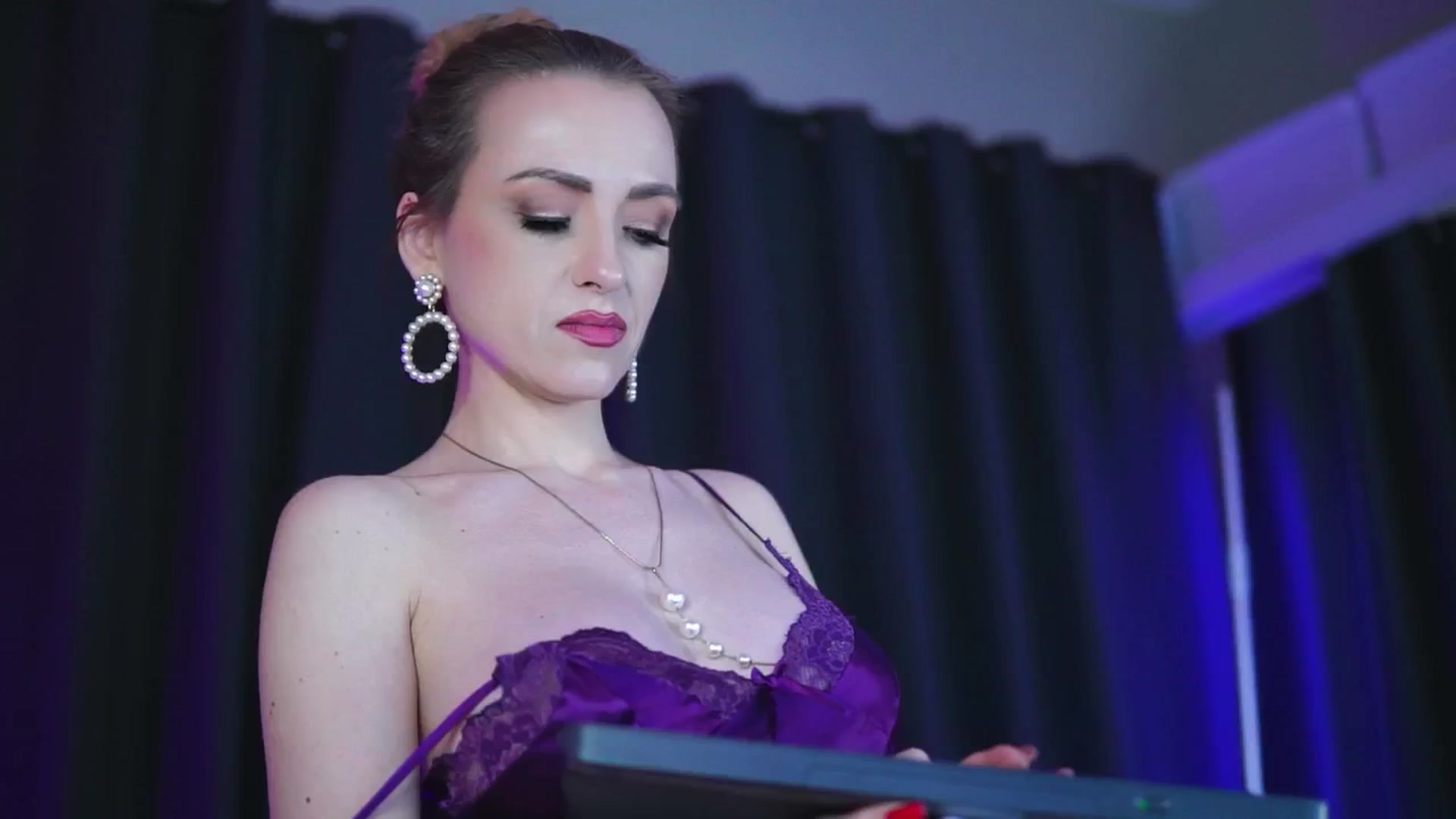 Gallery image thumbnail from LisaMoon's myfreecams stream on, 04/19/2025, 24:36 image 1 of 20