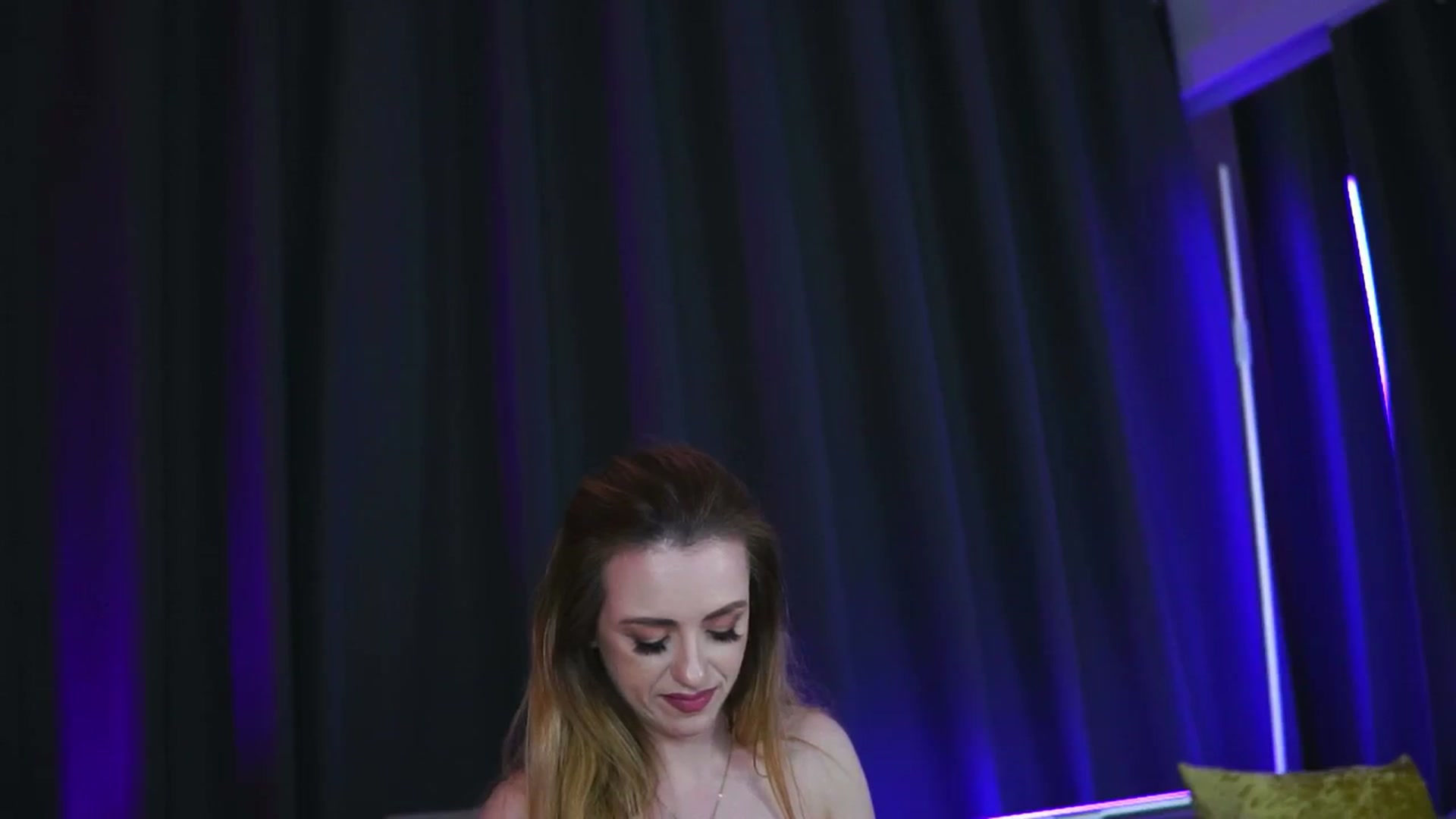 Gallery image thumbnail from LisaMoon's myfreecams stream on, 04/27/2025, 01:09 image 18 of 20