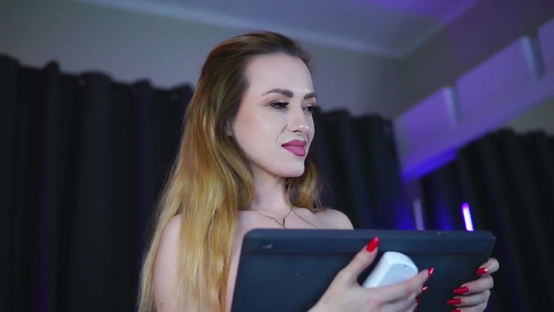 Gallery image thumbnail from LisaMoon's myfreecams stream on, 04/27/2025, 01:09 image 17 of 20