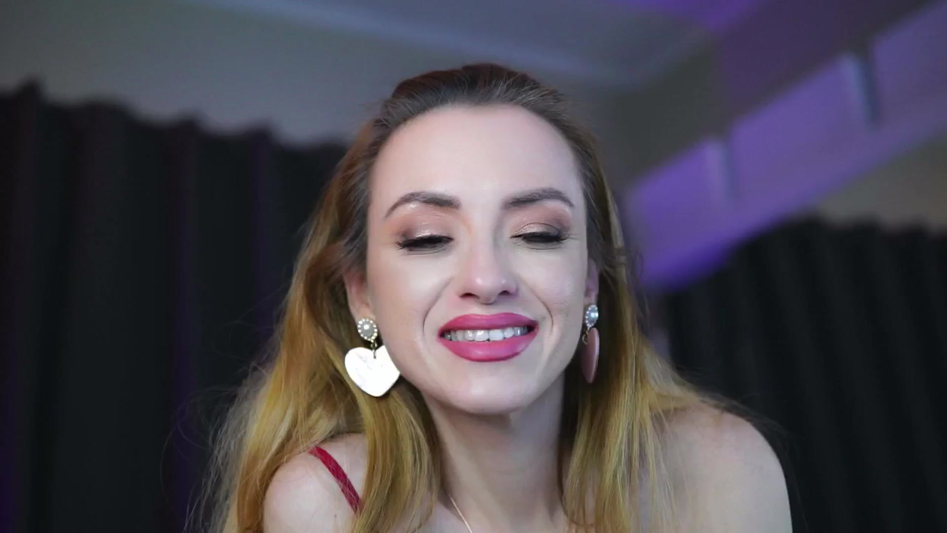 Gallery image thumbnail from LisaMoon's myfreecams stream on, 04/29/2025, 24:02 image 8 of 20