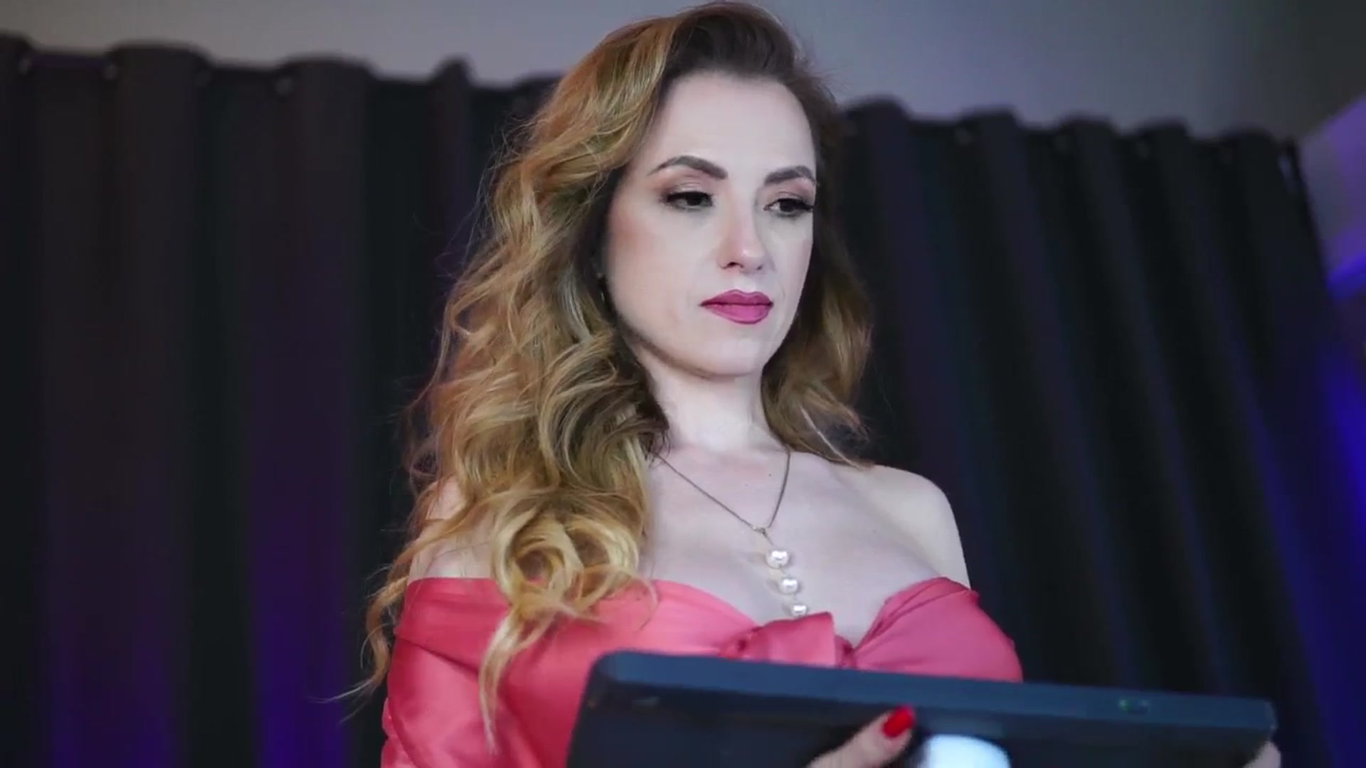 Gallery image thumbnail from LisaMoon's myfreecams stream on, 05/01/2025, 23:59 image 12 of 20