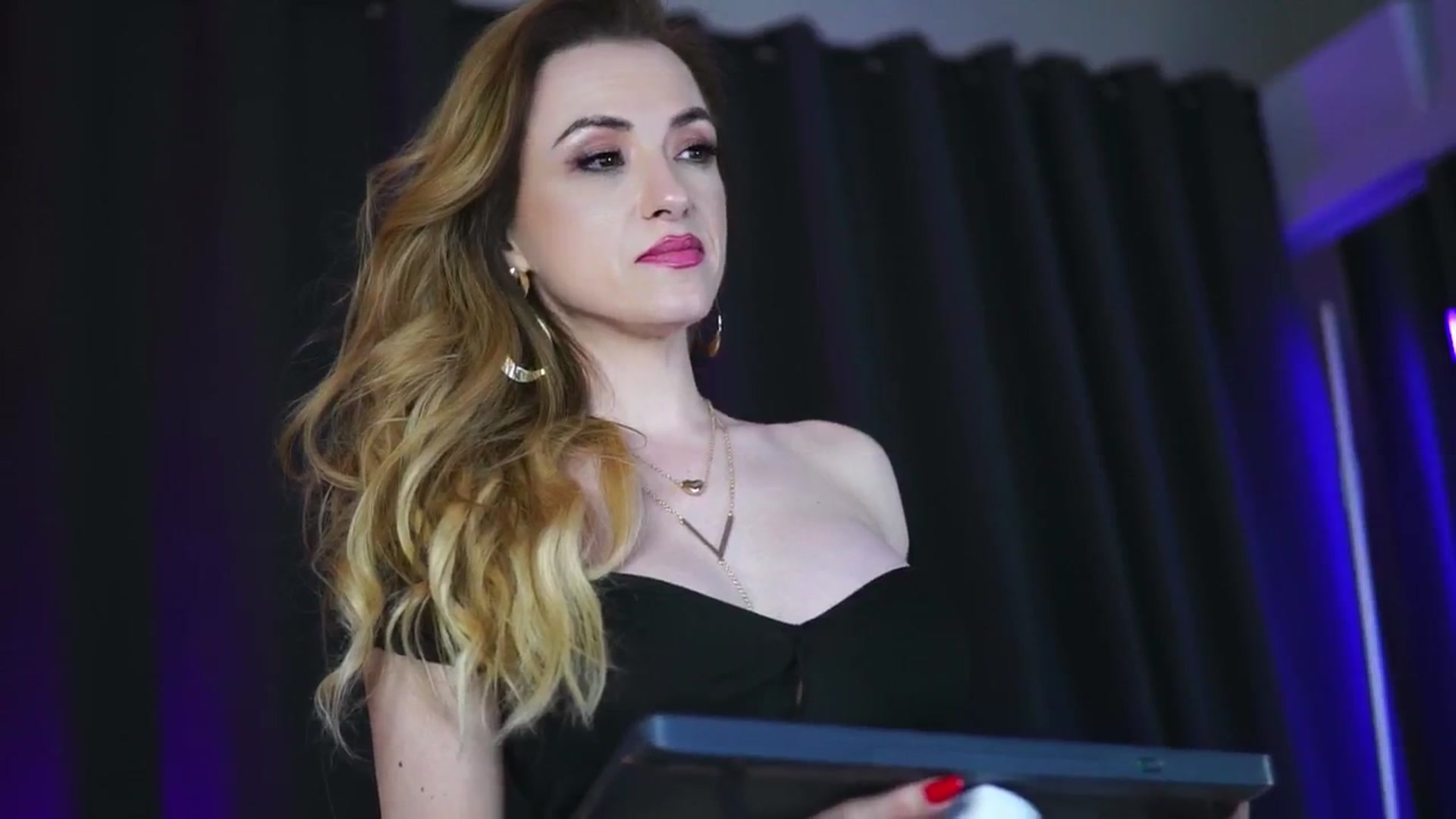 Gallery image thumbnail from LisaMoon's myfreecams stream on, 05/10/2025, 24:30 image 17 of 20