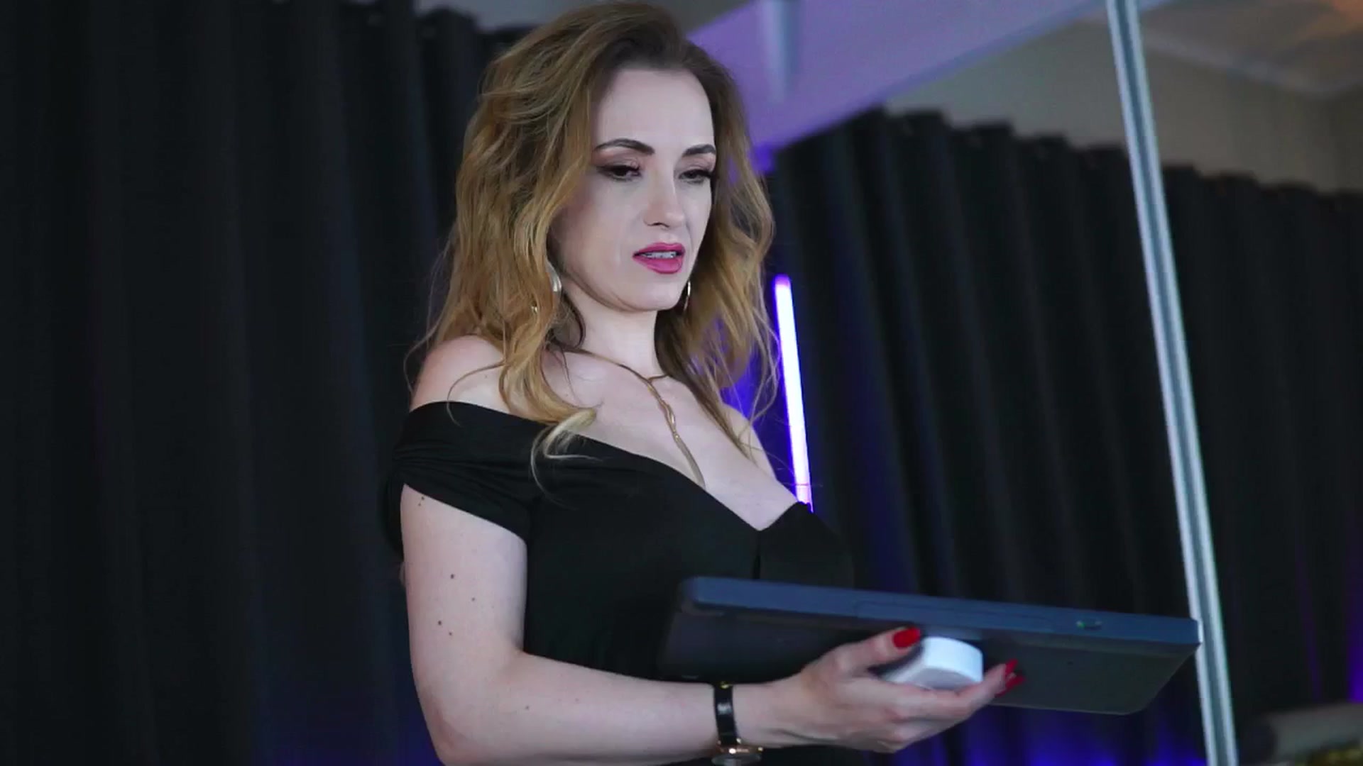 Gallery image thumbnail from LisaMoon's myfreecams stream on, 05/19/2025, 24:11 image 4 of 20