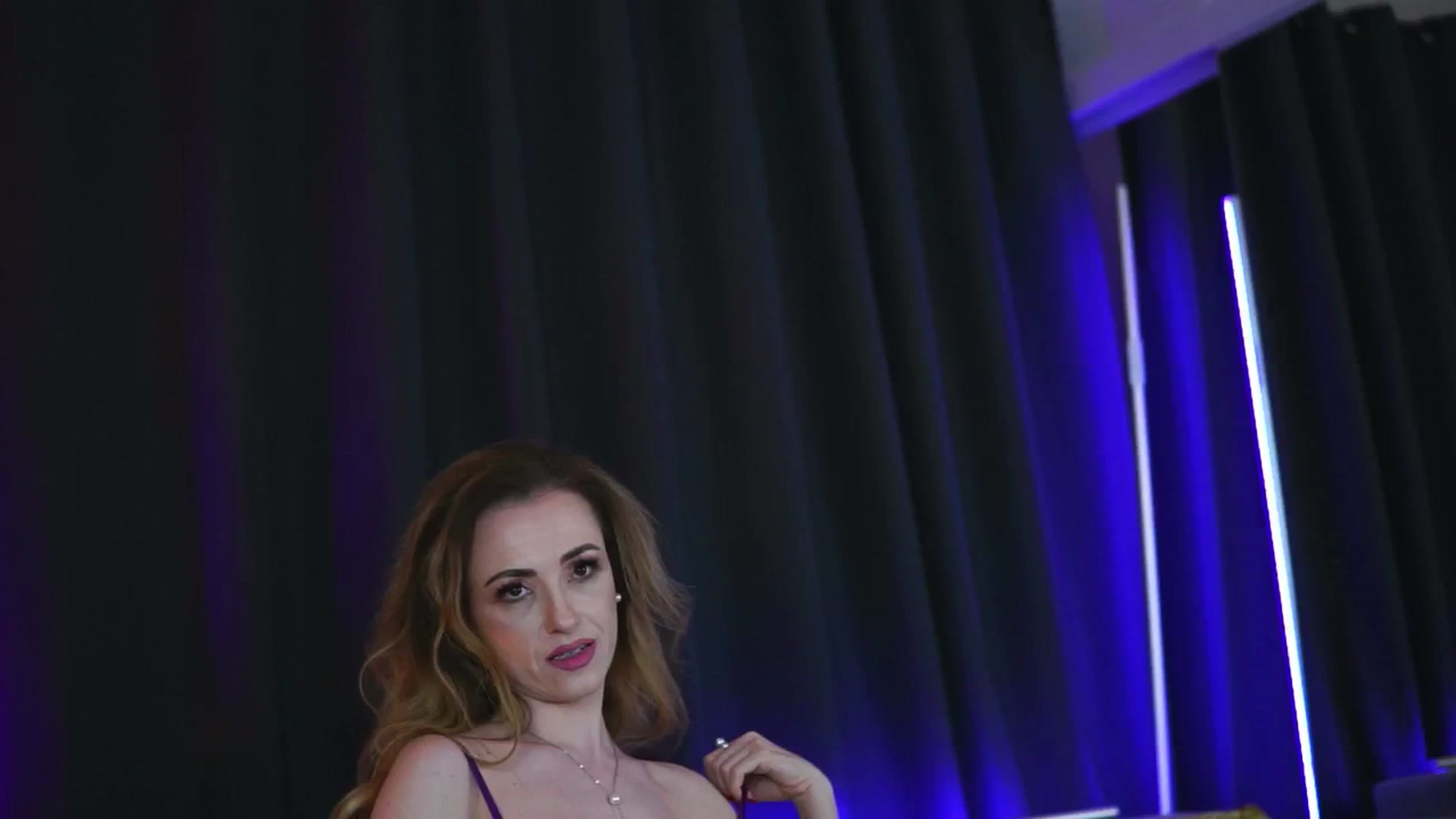 Gallery image thumbnail from LisaMoon's myfreecams stream on, 05/20/2025, 23:56 image 16 of 20