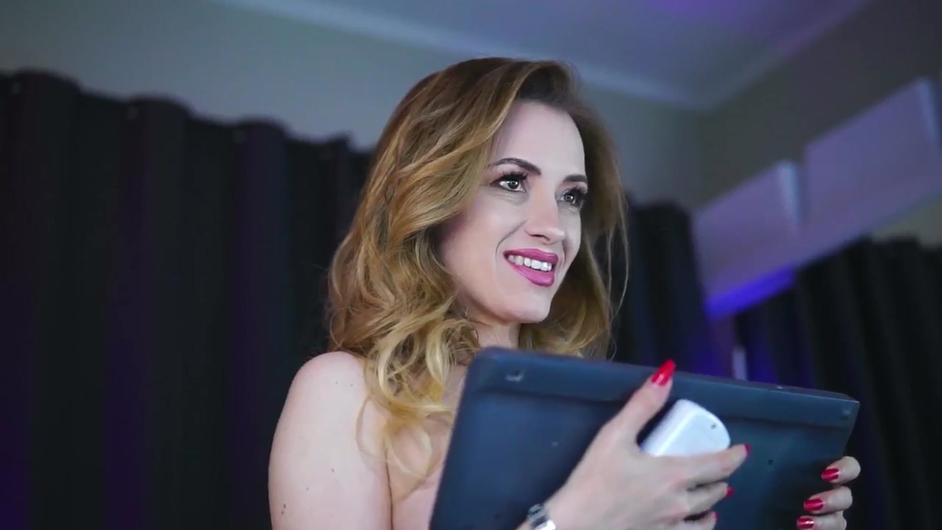 Gallery image thumbnail from LisaMoon's myfreecams stream on, 05/27/2025, 22:07 image 16 of 20