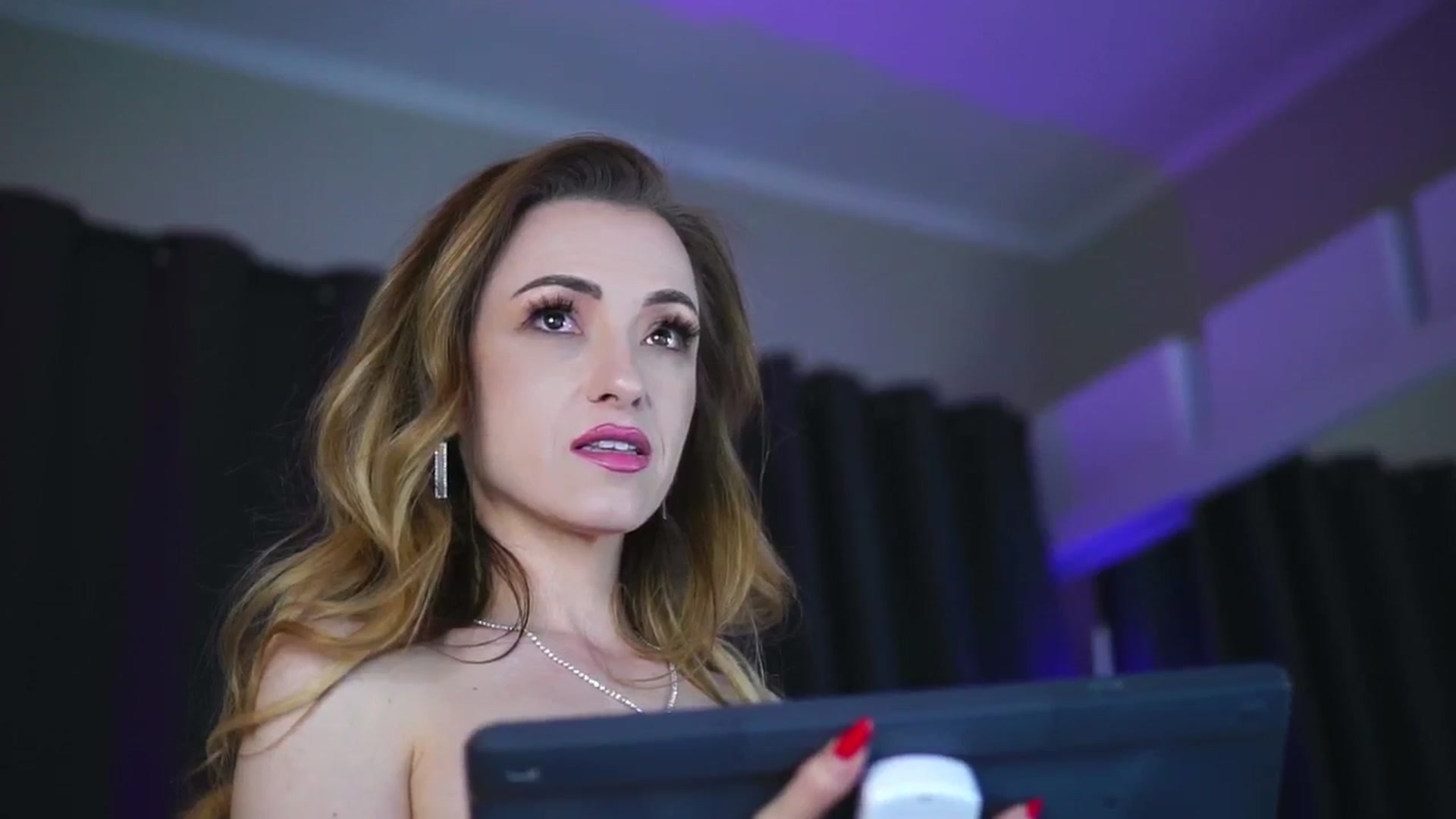 Gallery image thumbnail from LisaMoon's myfreecams stream on, 05/30/2025, 24:08 image 10 of 20