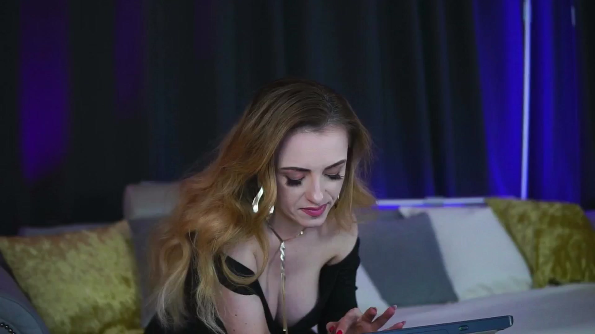Gallery image thumbnail from LisaMoon's myfreecams stream on, 05/31/2025, 20:47 image 10 of 20