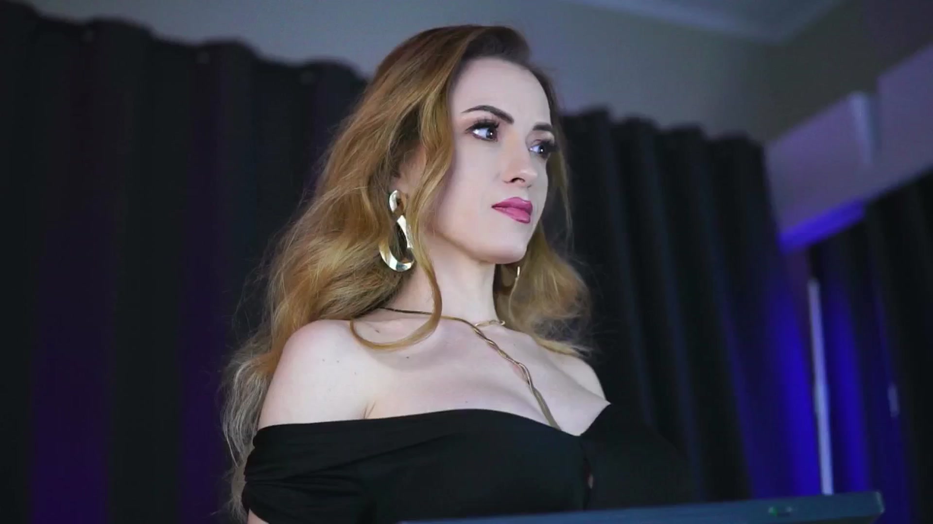 Gallery image thumbnail from LisaMoon's myfreecams stream on, 05/31/2025, 20:47 image 7 of 20