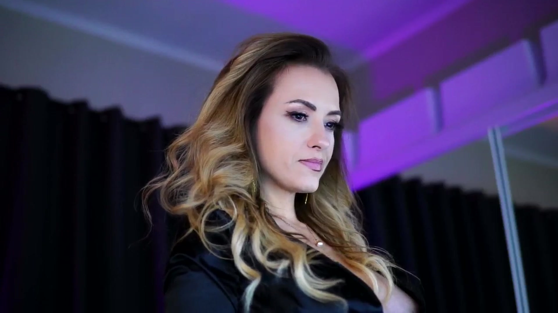 Gallery image thumbnail from LisaMoon's myfreecams stream on, 06/18/2025, 20:35 image 5 of 20