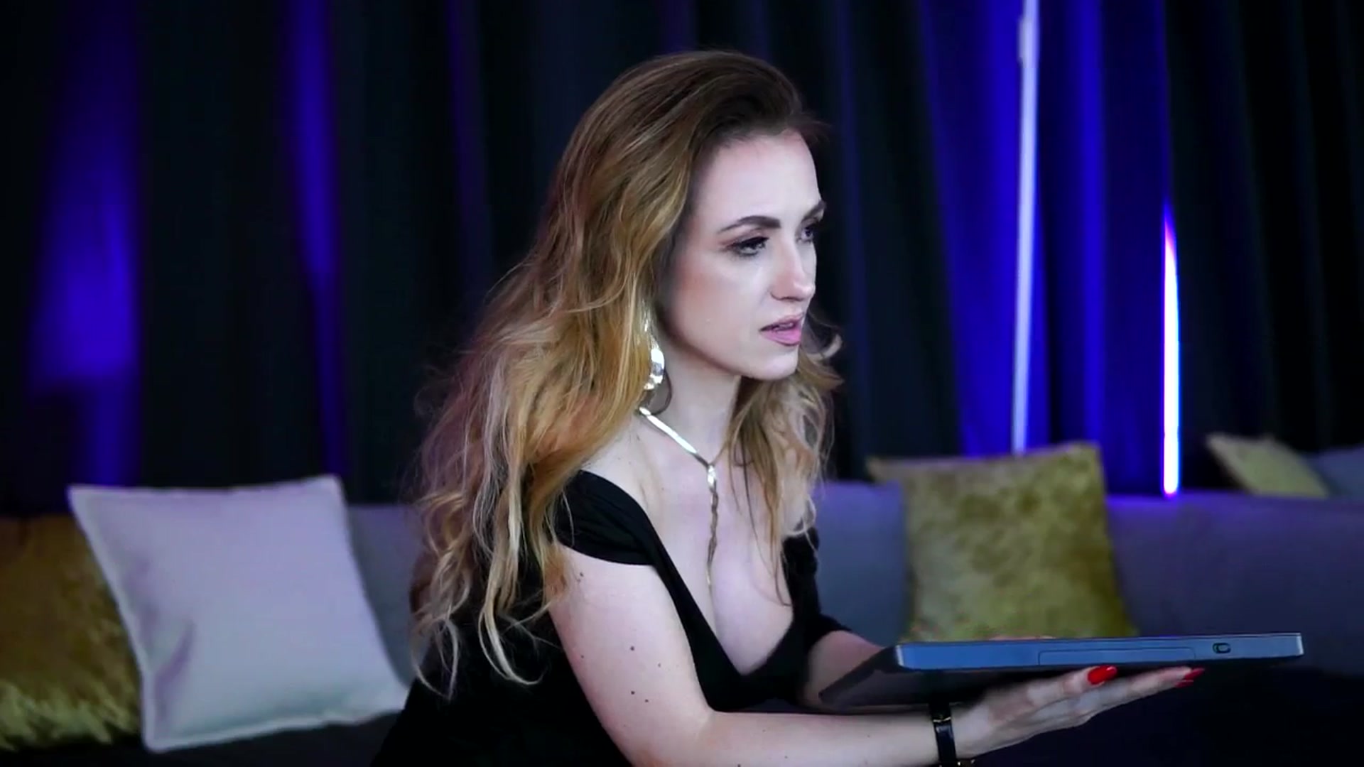 Gallery image thumbnail from LisaMoon's myfreecams stream on, 07/01/2025, 22:37 image 19 of 20