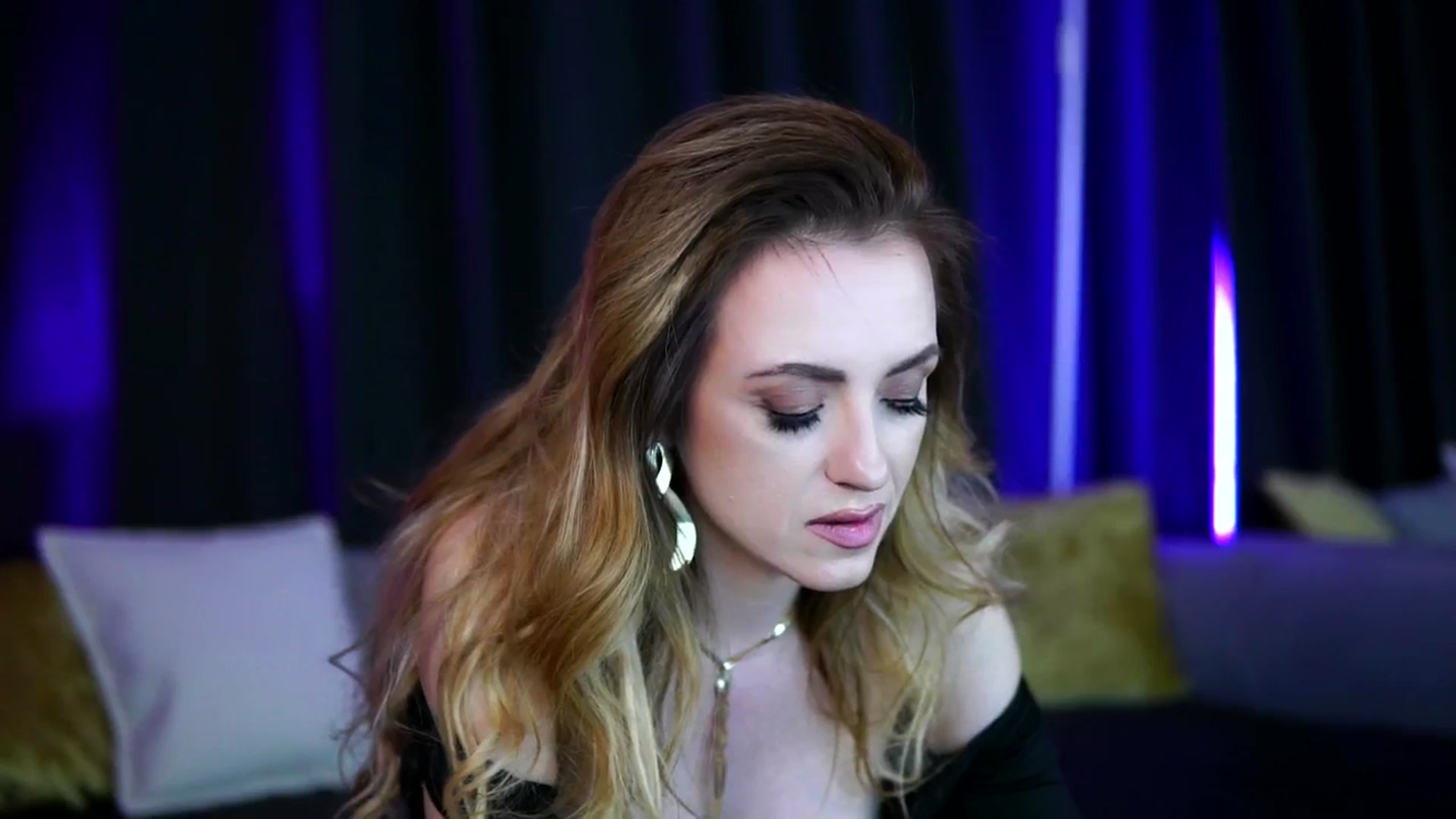 Gallery image thumbnail from LisaMoon's myfreecams stream on, 07/01/2025, 22:37 image 18 of 20