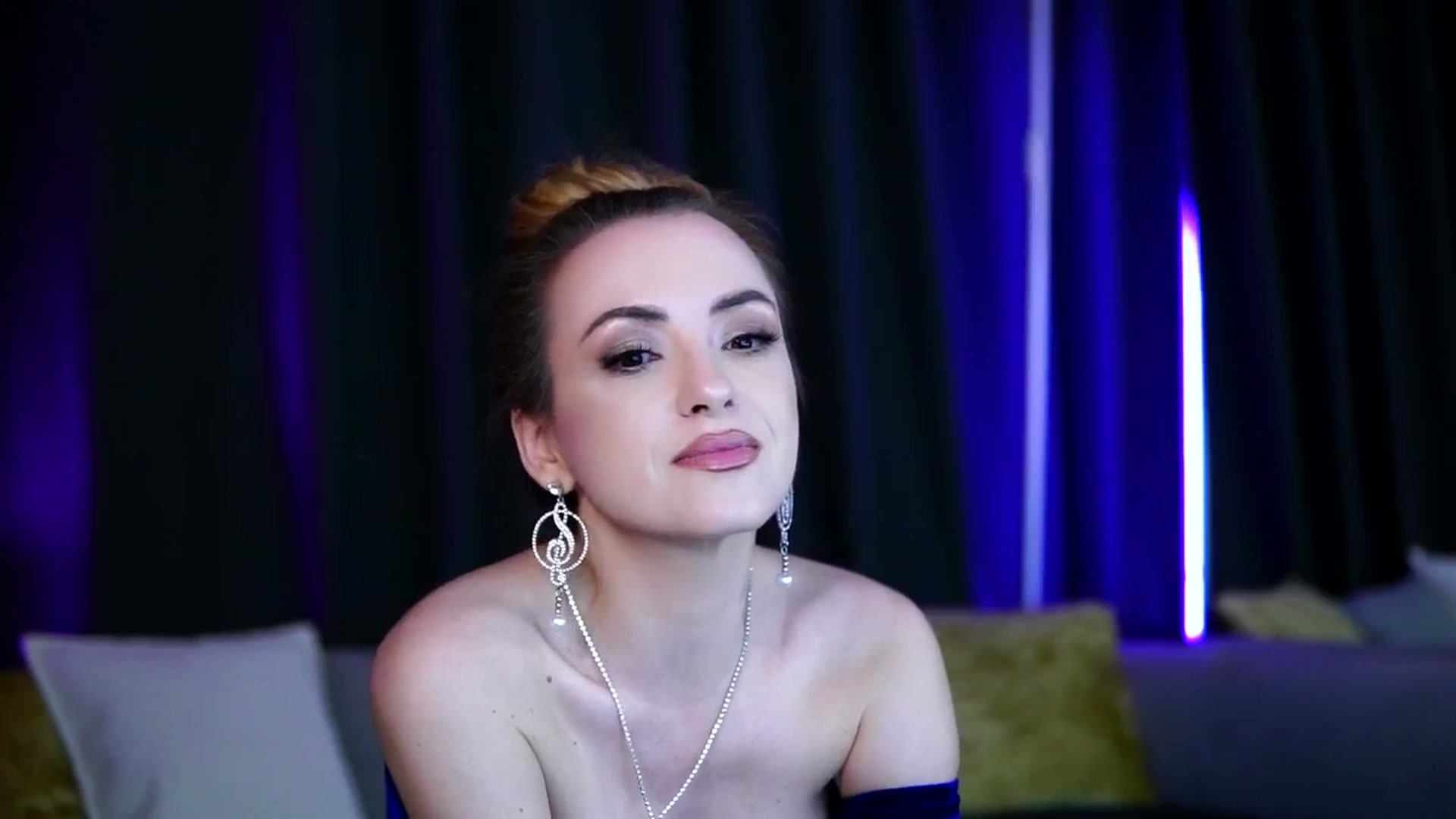 Gallery image thumbnail from LisaMoon's myfreecams stream on, 07/10/2025, 23:33 image 14 of 20