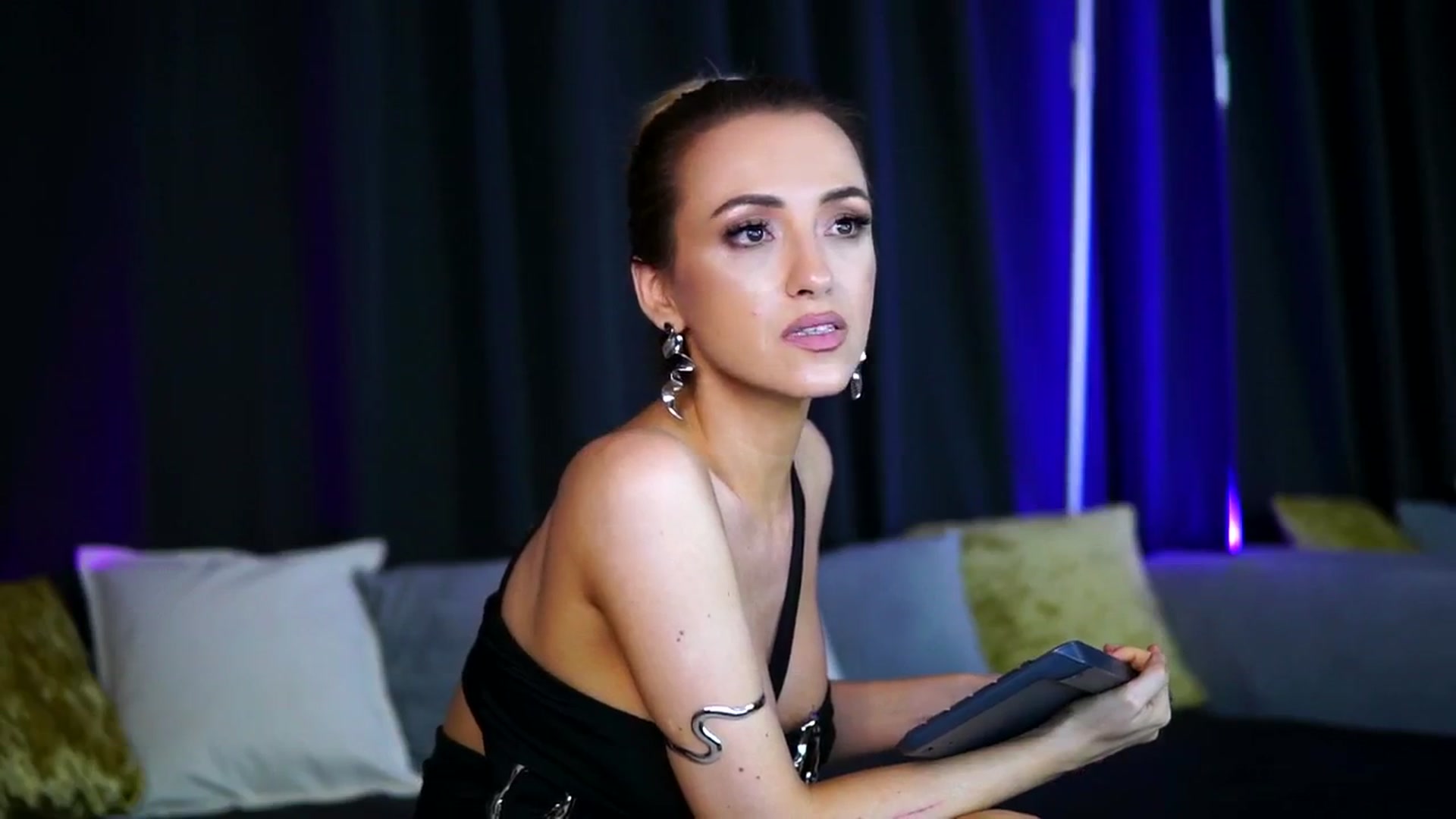Gallery image thumbnail from LisaMoon's myfreecams stream on, 07/31/2025, 24:32 image 5 of 20