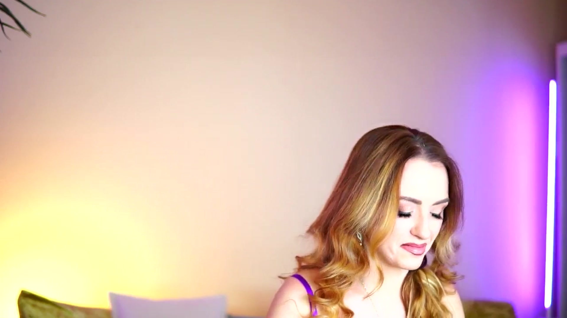 Gallery image thumbnail from LisaMoon's myfreecams stream on, 04/05/2026, 16:57 image 2 of 20