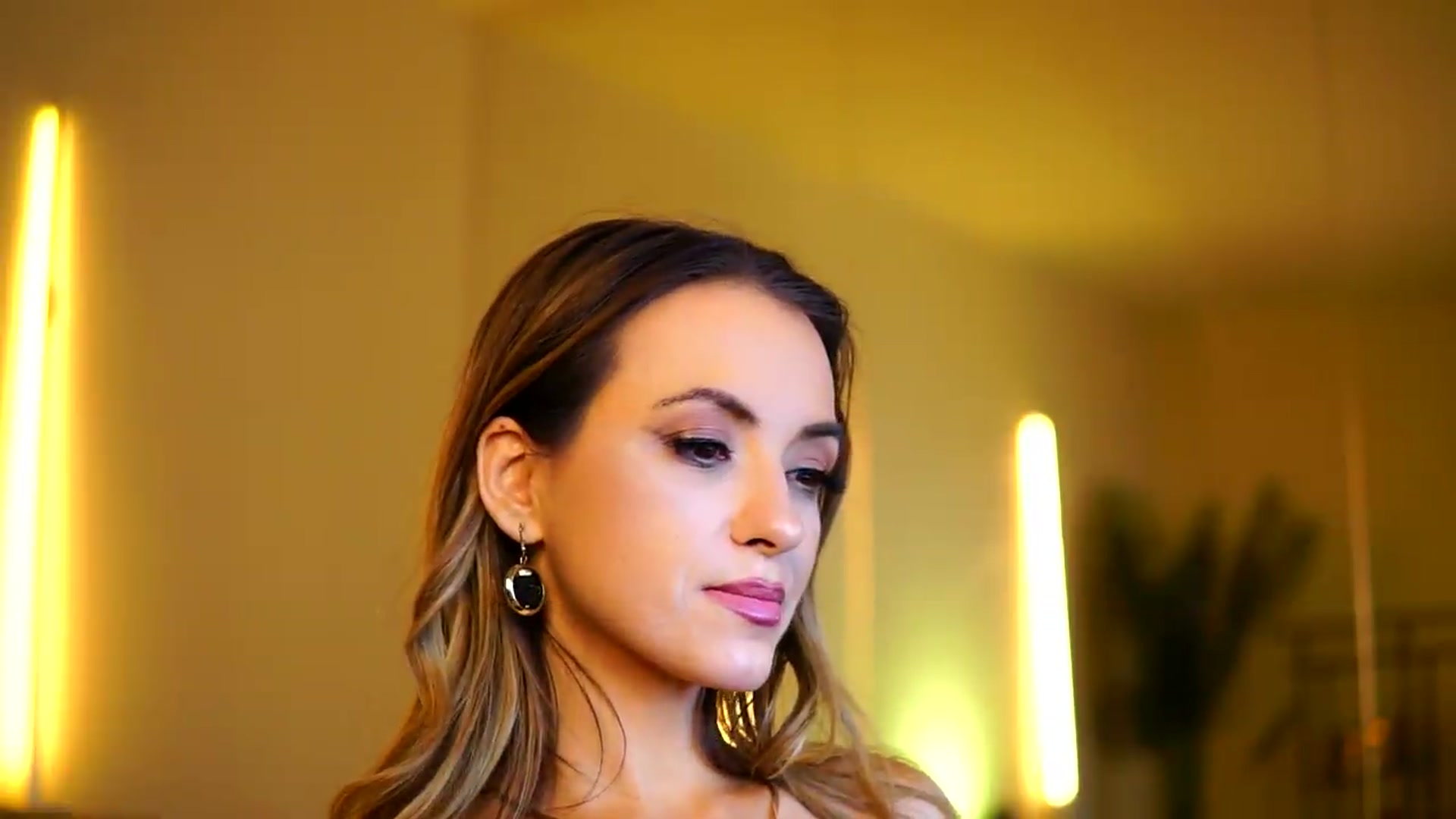 Gallery image thumbnail from LisaMoon's myfreecams stream on, 05/24/2026, 23:22 image 19 of 20