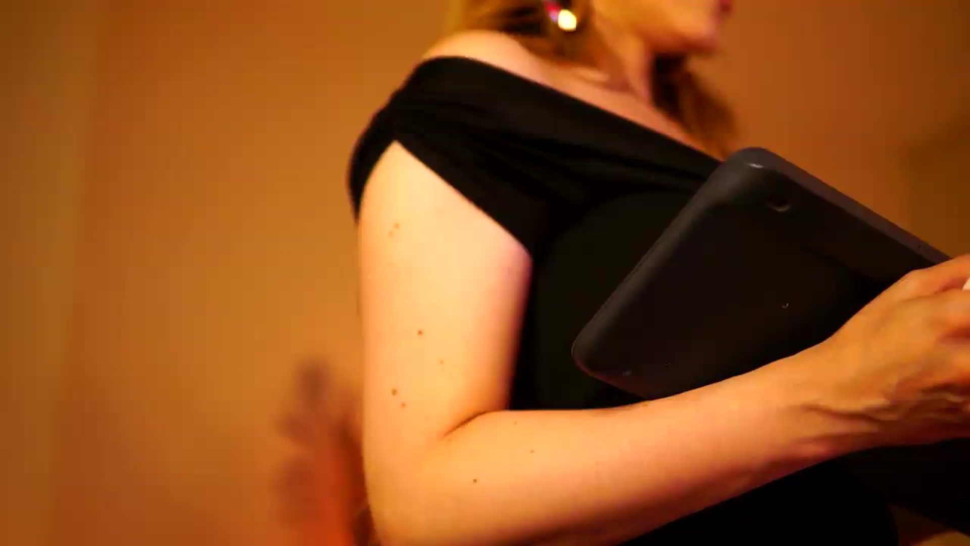 Gallery image thumbnail from LisaMoon's myfreecams stream on, 06/27/2026, 20:05 image 18 of 20