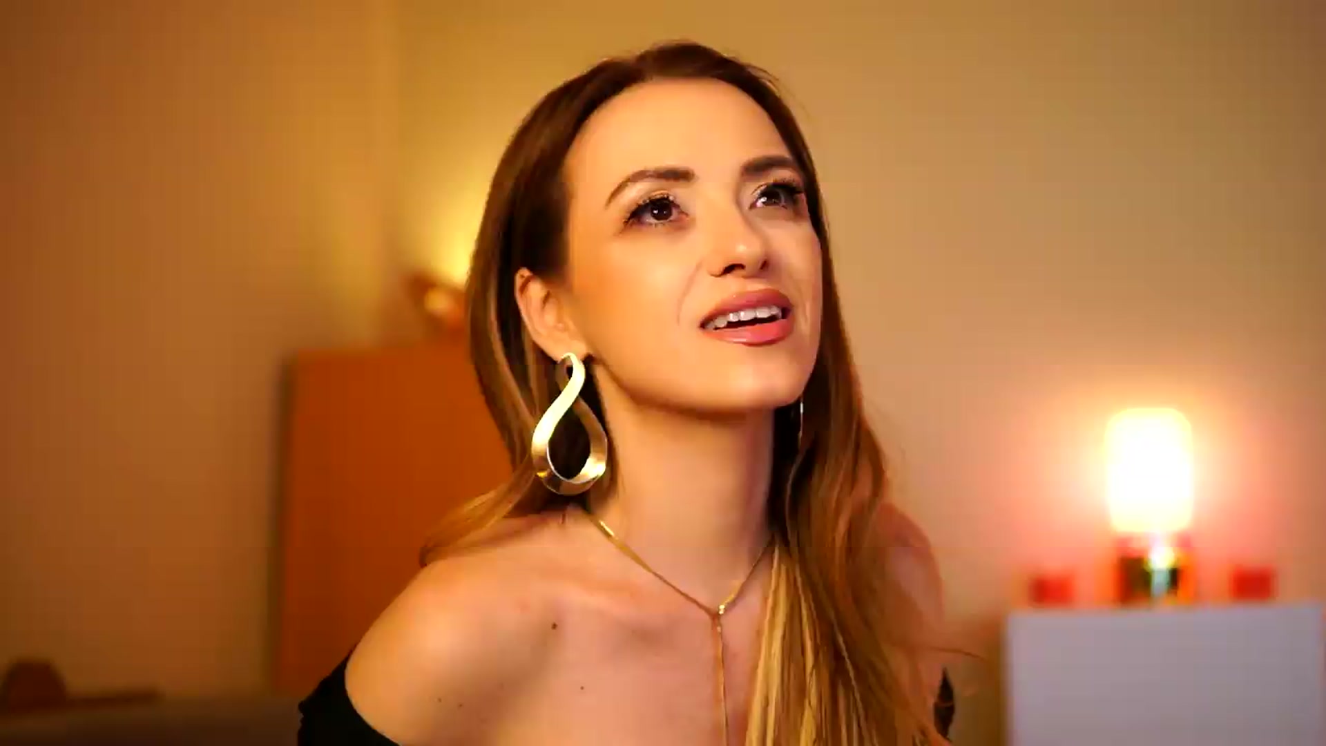 Gallery image thumbnail from LisaMoon's myfreecams stream on, 06/27/2026, 20:05 image 17 of 20
