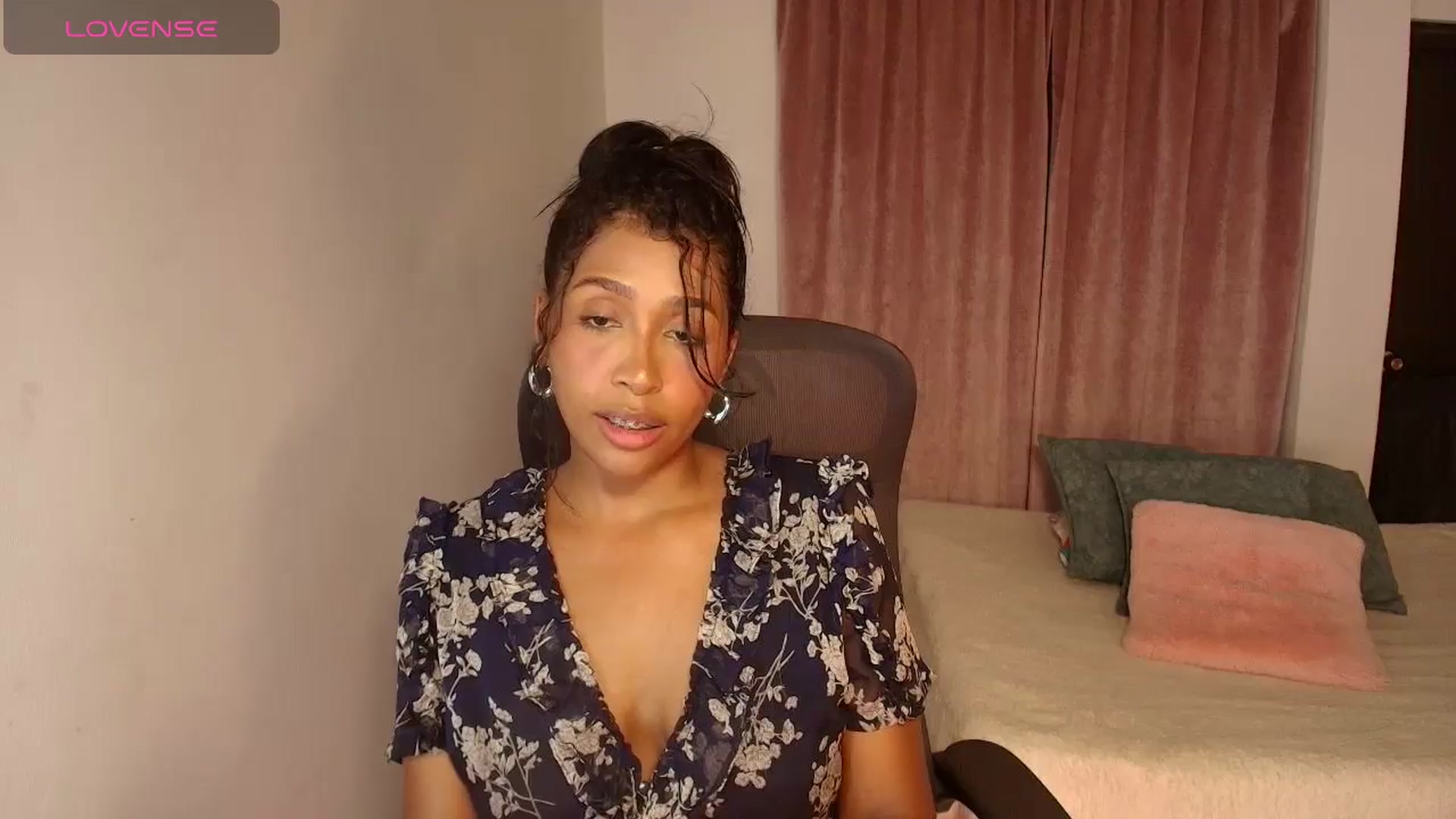 Gallery image thumbnail from LisaMorena's myfreecams stream on, 01/06/2026, 23:59 image 16 of 20