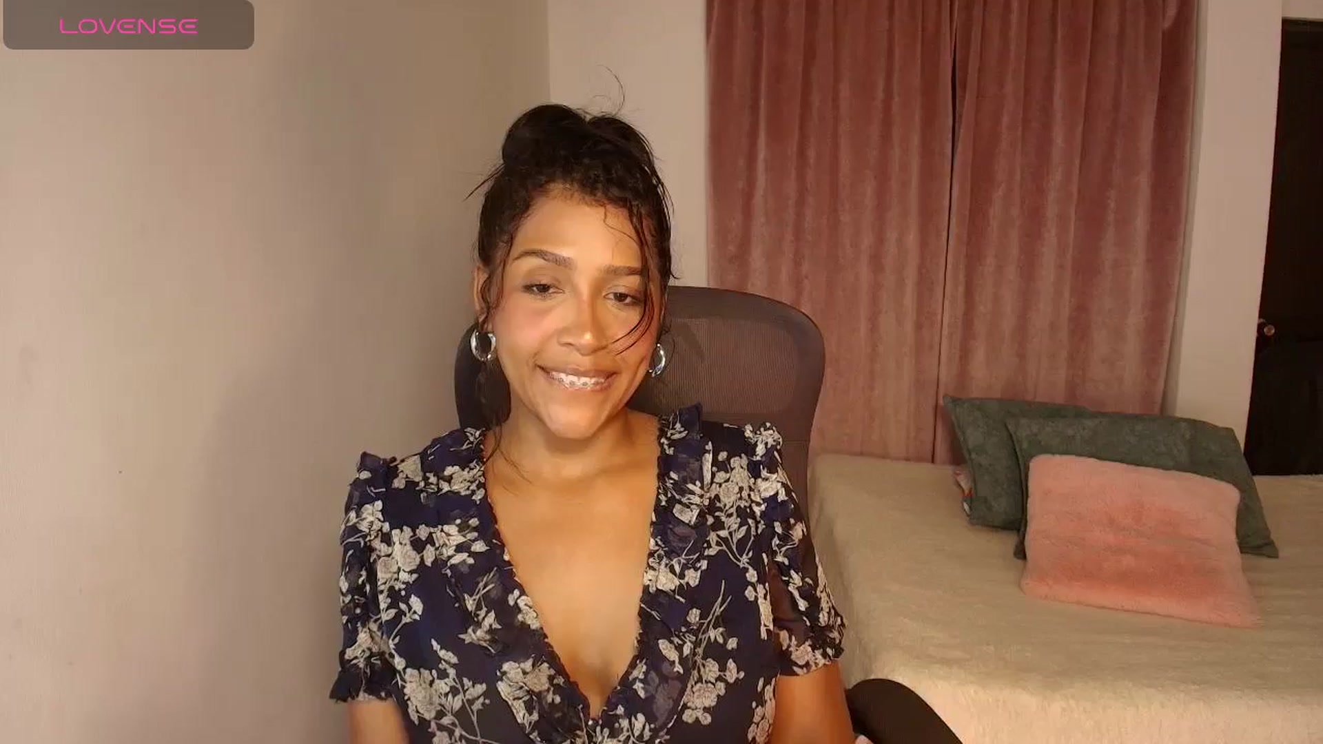 Gallery image thumbnail from LisaMorena's myfreecams stream on, 01/06/2026, 23:59 image 13 of 20