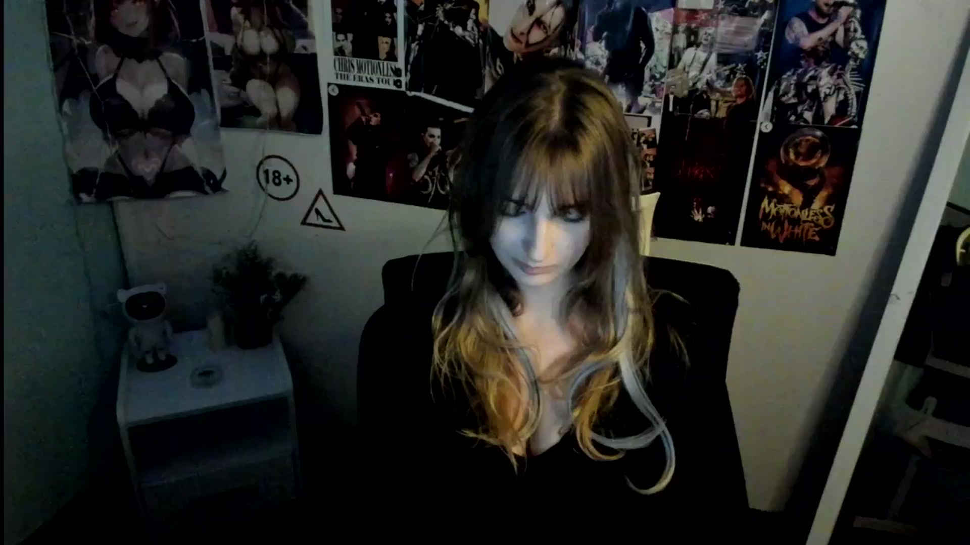 Gallery image thumbnail from Lisa_Star_'s myfreecams stream on, 10/25/2025, 10:07 image 16 of 20