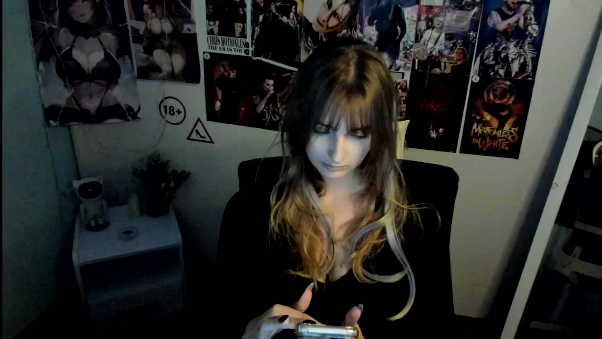 Gallery image thumbnail from Lisa_Star_'s myfreecams stream on, 10/25/2025, 10:07 image 17 of 20