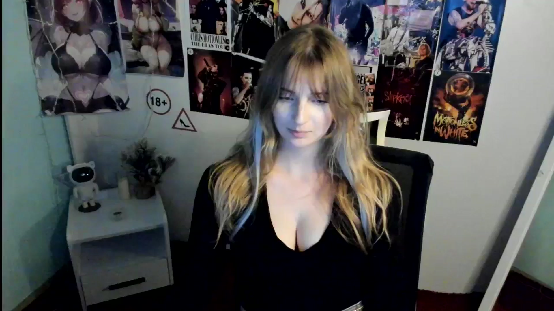 Gallery image thumbnail from Lisa_Star_'s myfreecams stream on, 10/25/2025, 14:08 image 13 of 20