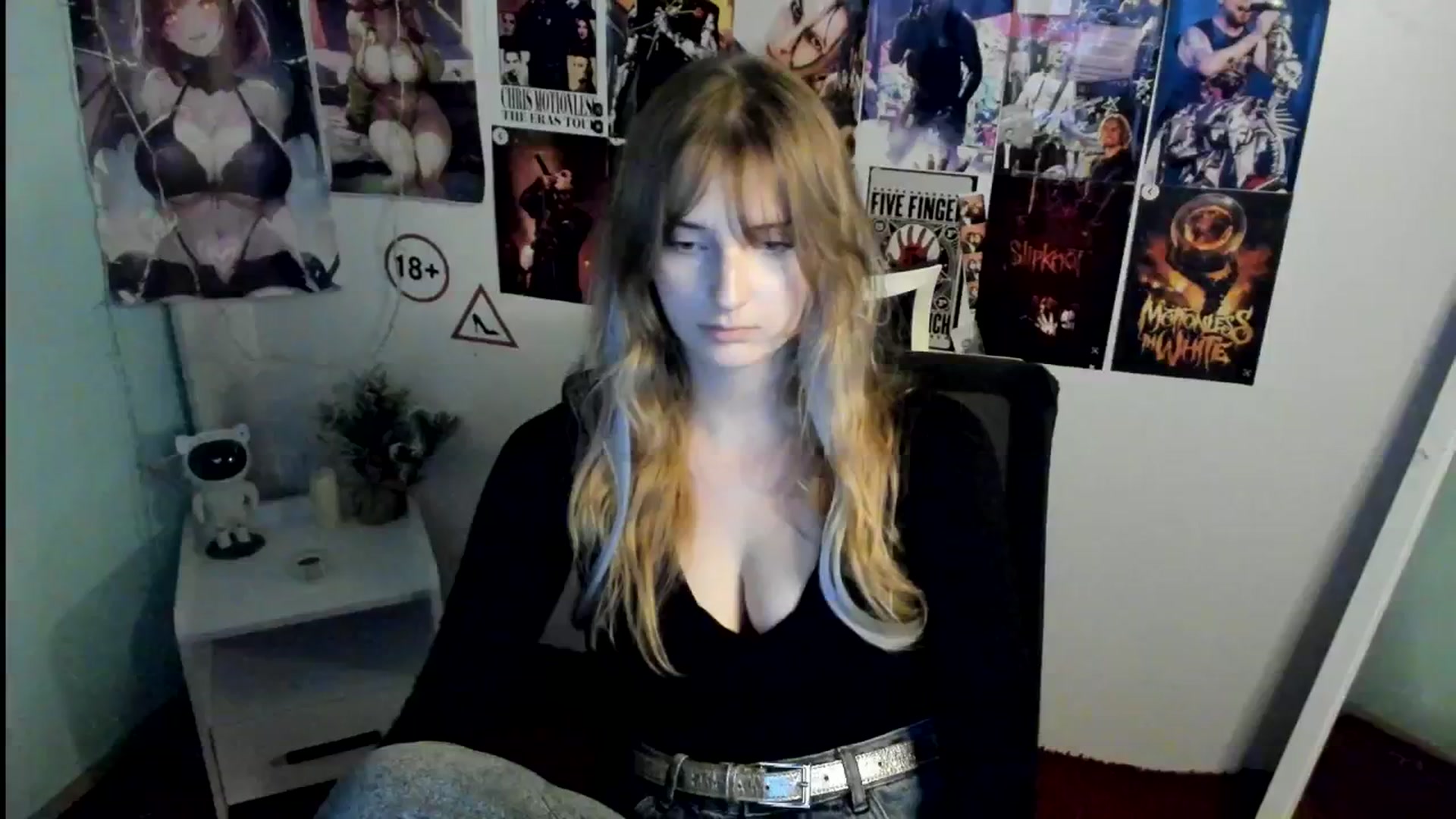 Gallery image thumbnail from Lisa_Star_'s myfreecams stream on, 10/25/2025, 14:08 image 17 of 20