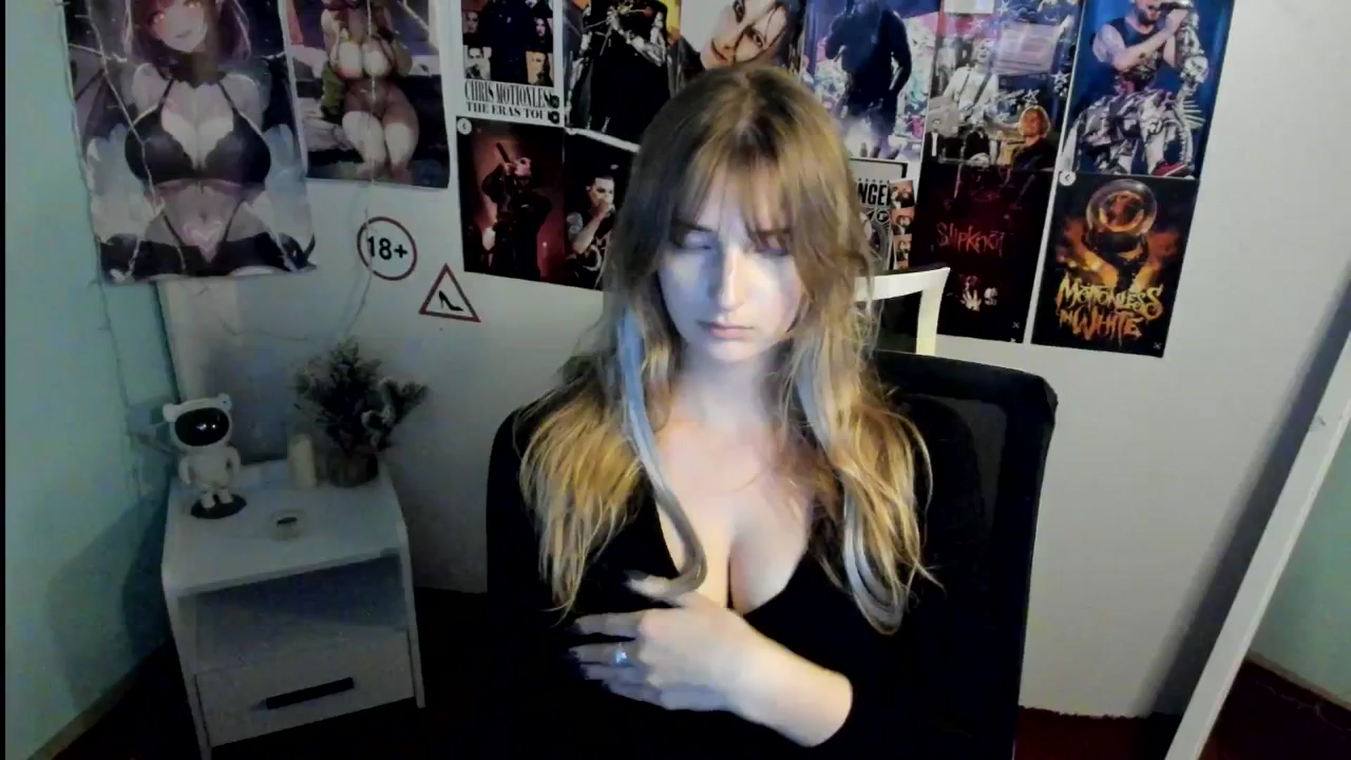 Gallery image thumbnail from Lisa_Star_'s myfreecams stream on, 10/25/2025, 14:08 image 14 of 20