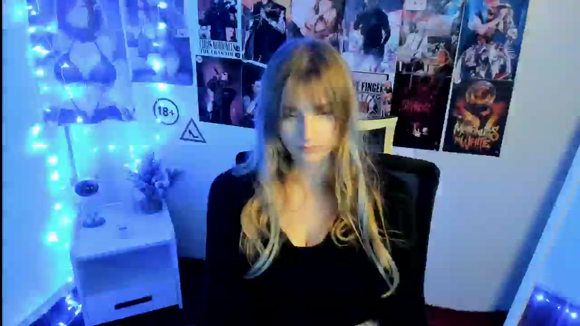 Gallery image thumbnail from Lisa_Star_'s myfreecams stream on, 10/25/2025, 15:03 image 3 of 20