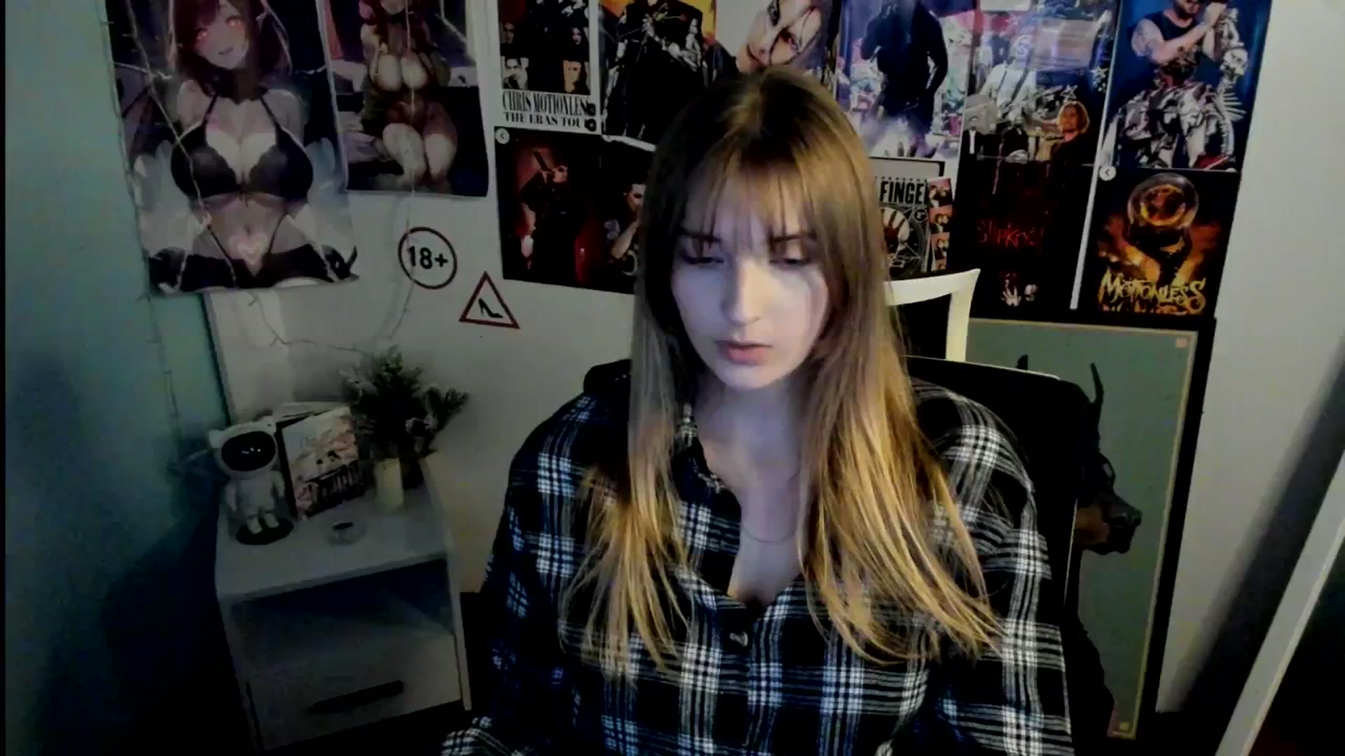 Gallery image thumbnail from Lisa_Star_'s myfreecams stream on, 10/26/2025, 13:43 image 17 of 20
