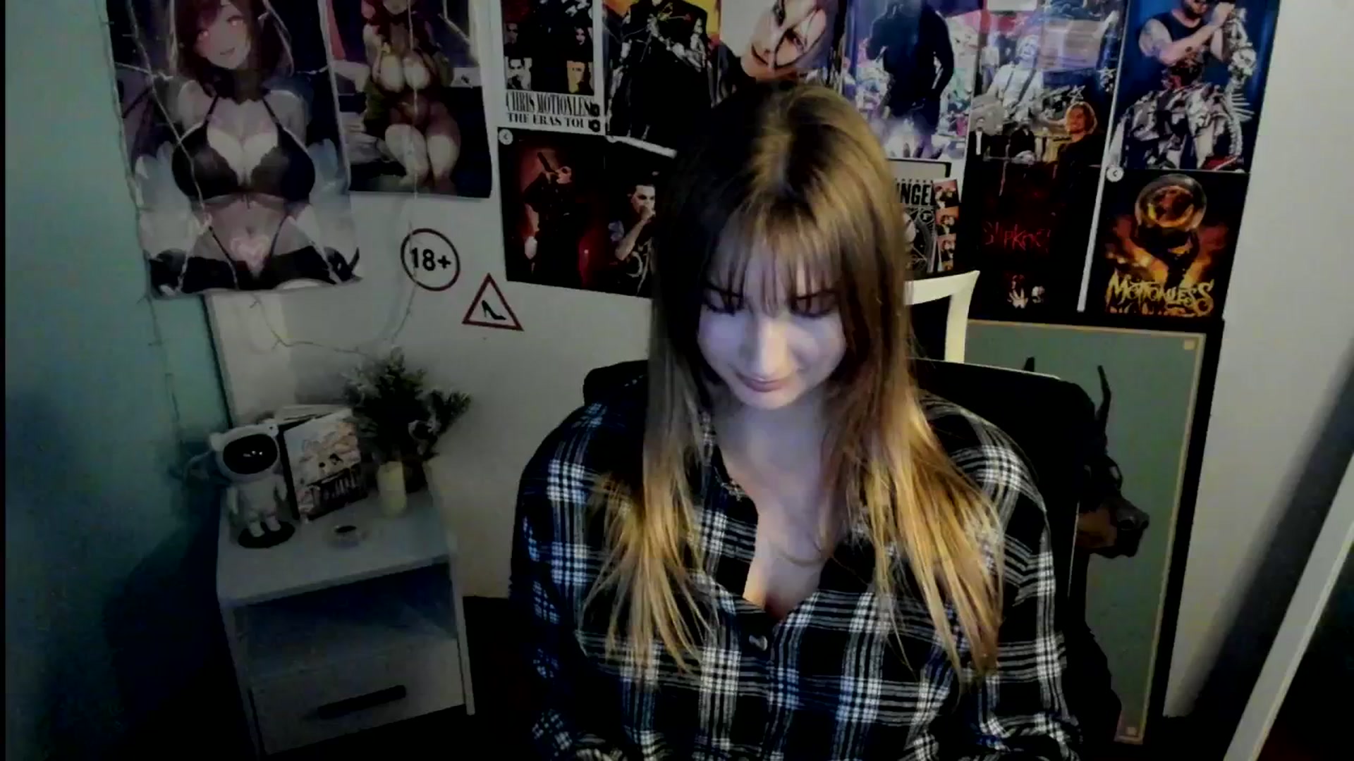 Gallery image thumbnail from Lisa_Star_'s myfreecams stream on, 10/26/2025, 13:43 image 15 of 20