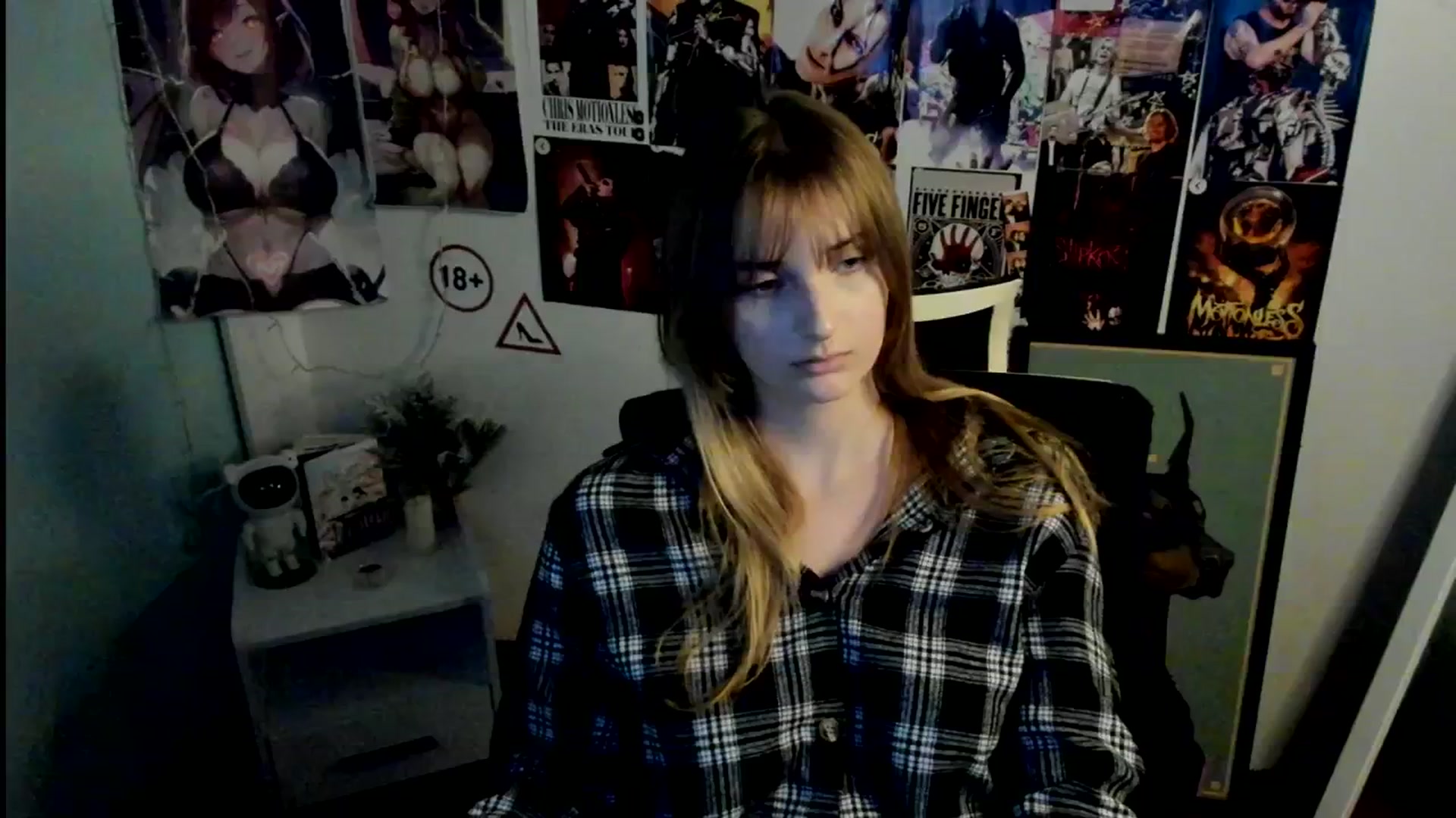 Gallery image thumbnail from Lisa_Star_'s myfreecams stream on, 10/26/2025, 18:15 image 1 of 20