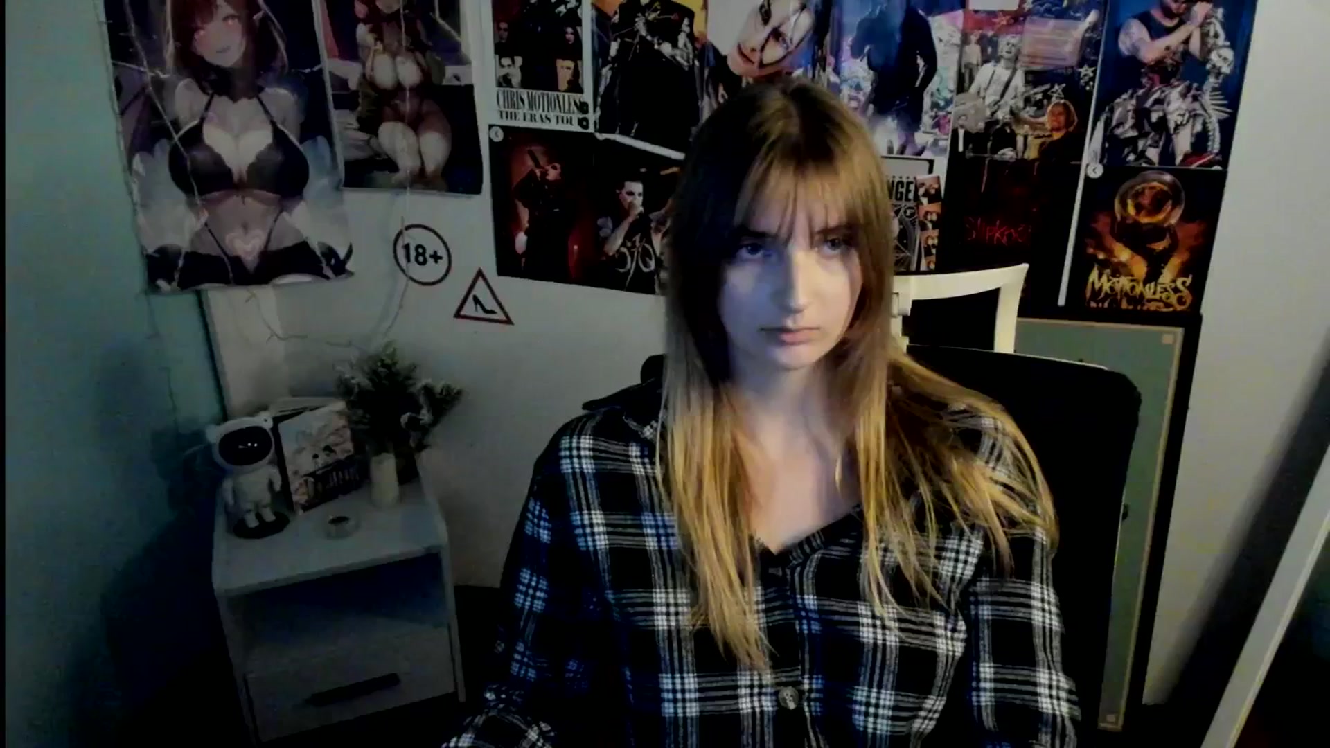 Gallery image thumbnail from Lisa_Star_'s myfreecams stream on, 10/26/2025, 18:15 image 12 of 20