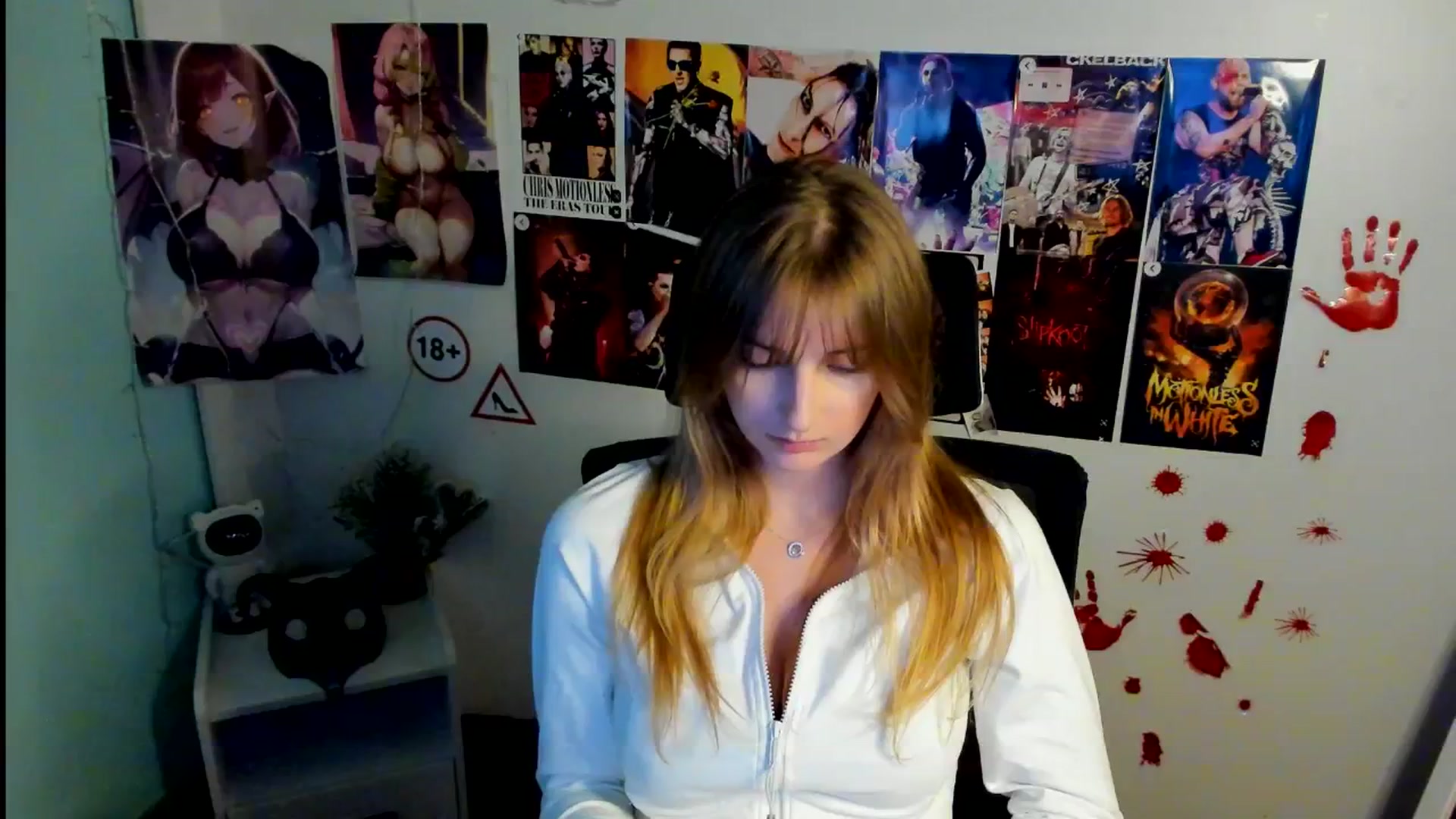 Gallery image thumbnail from Lisa_Star_'s myfreecams stream on, 11/01/2025, 14:22 image 1 of 20