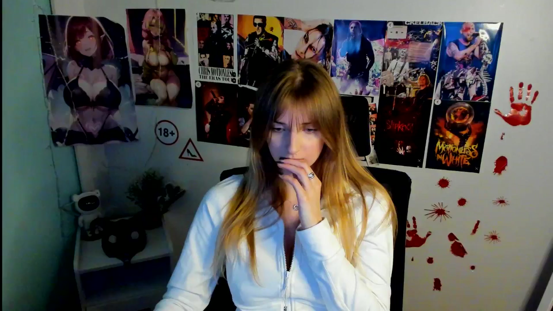 Gallery image thumbnail from Lisa_Star_'s myfreecams stream on, 11/01/2025, 14:22 image 3 of 20