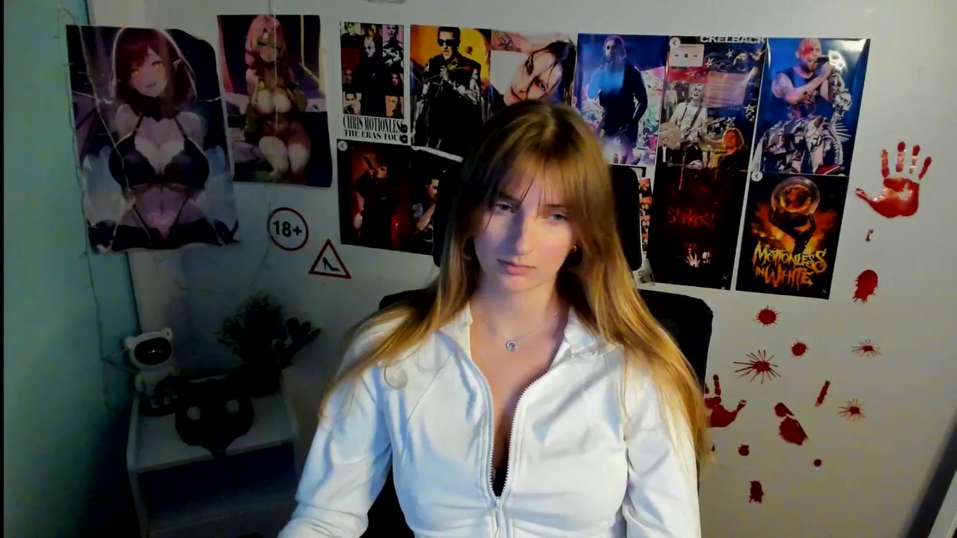 Gallery image thumbnail from Lisa_Star_'s myfreecams stream on, 11/01/2025, 14:22 image 12 of 20