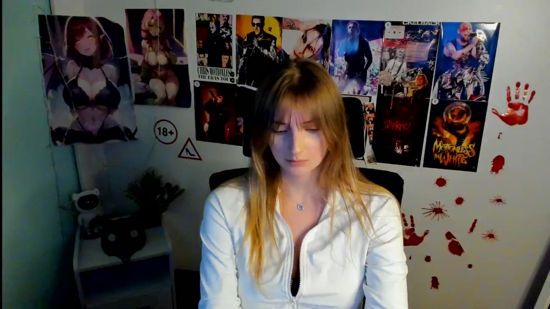 Gallery image thumbnail from Lisa_Star_'s myfreecams stream on, 11/01/2025, 14:22 image 16 of 20
