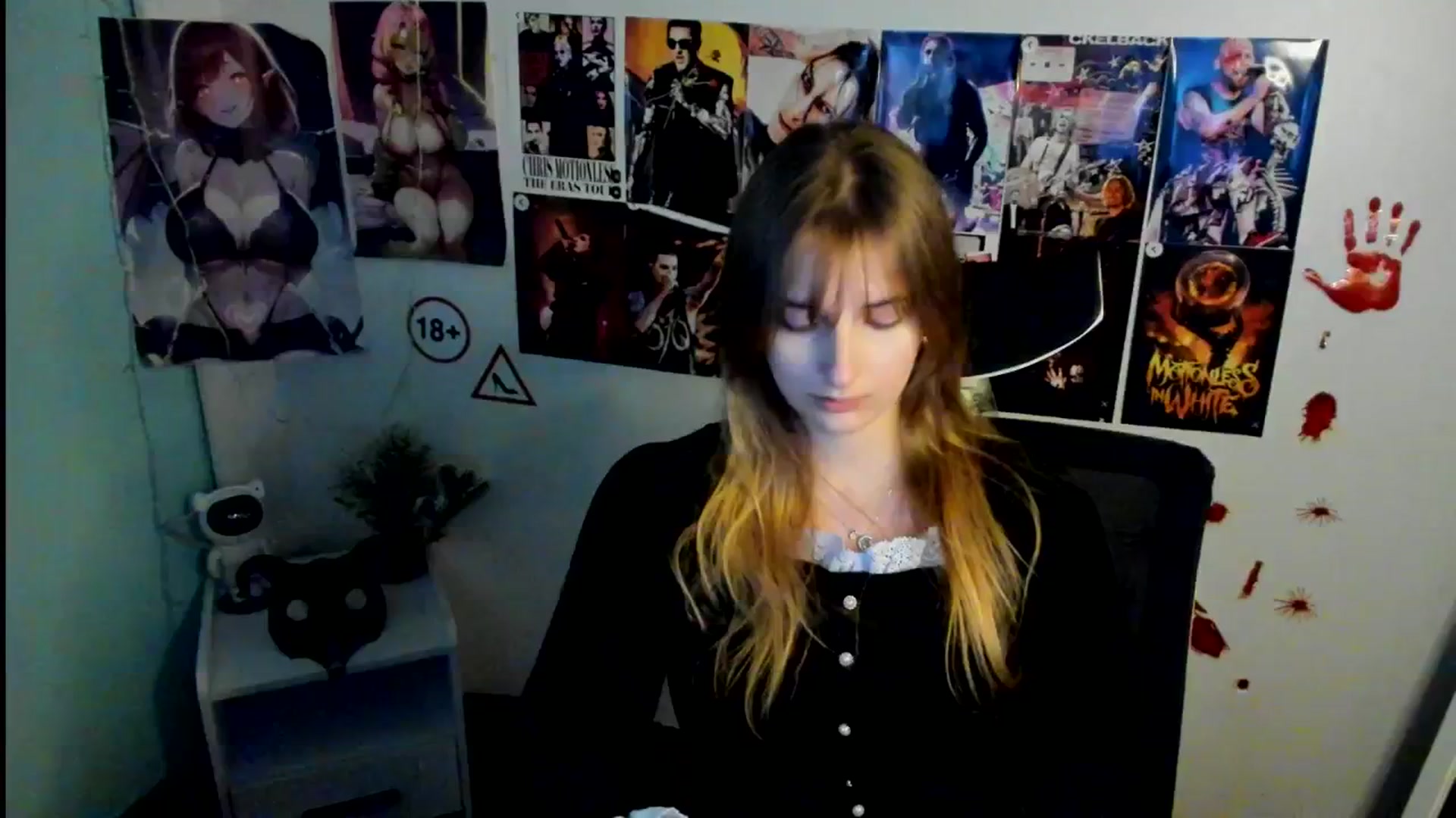 Gallery image thumbnail from Lisa_Star_'s myfreecams stream on, 11/02/2025, 17:17 image 15 of 20